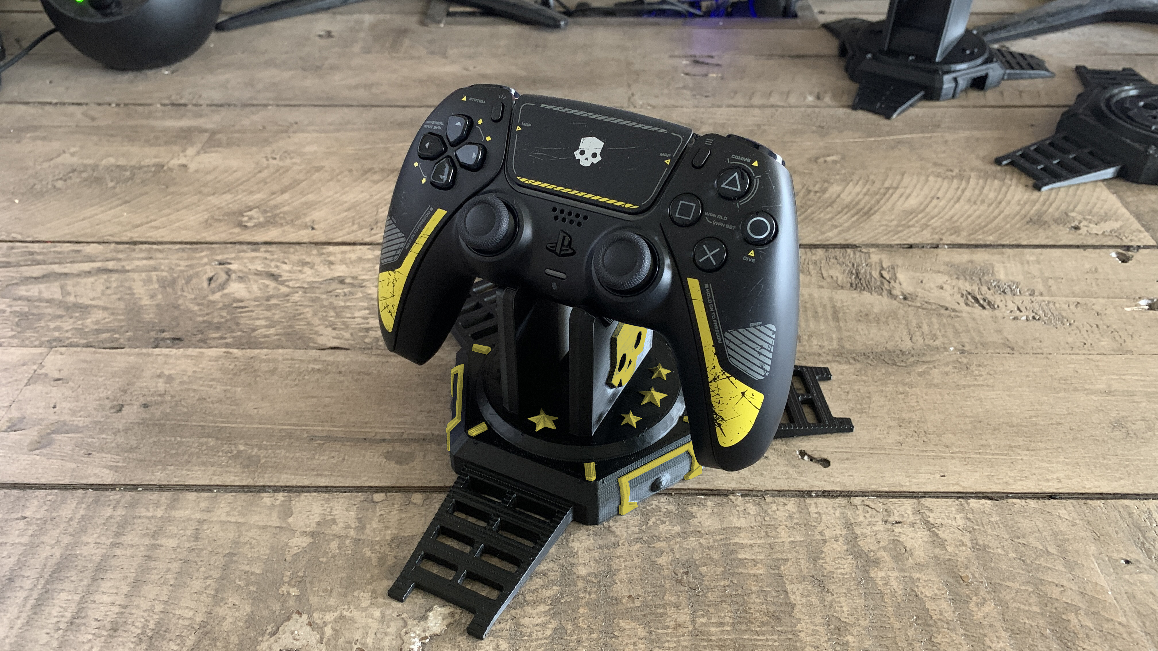 Miniatura 7 do modelo 3D V2 - Helldivers 2 Themed Controller stand
