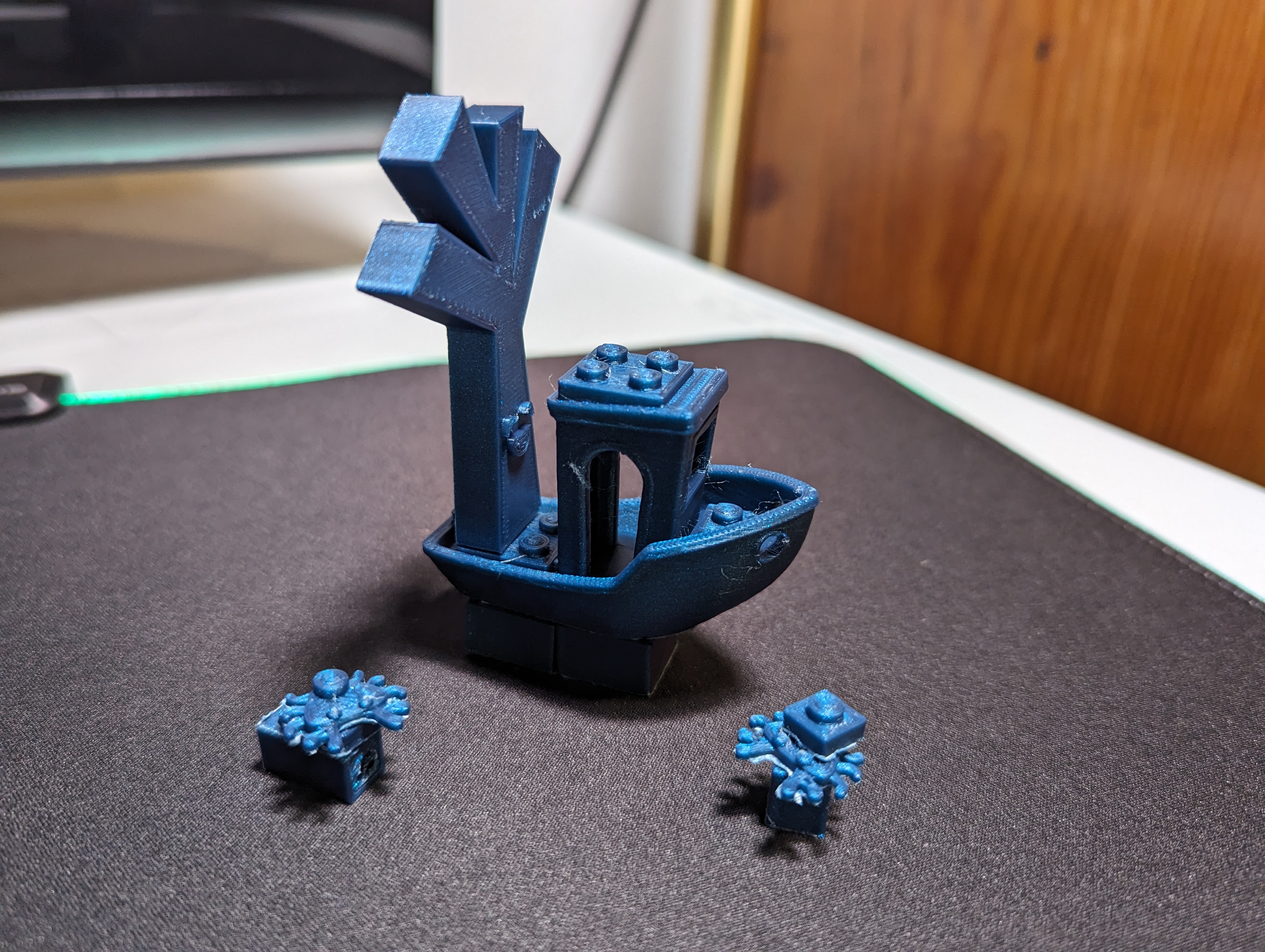 Ahh! There's a Leek on the boat! - extra lego pieces to play with 2x2, 1x1, flat 1x1 & 2x4, inverted piece 1x2 and some of my own creations.