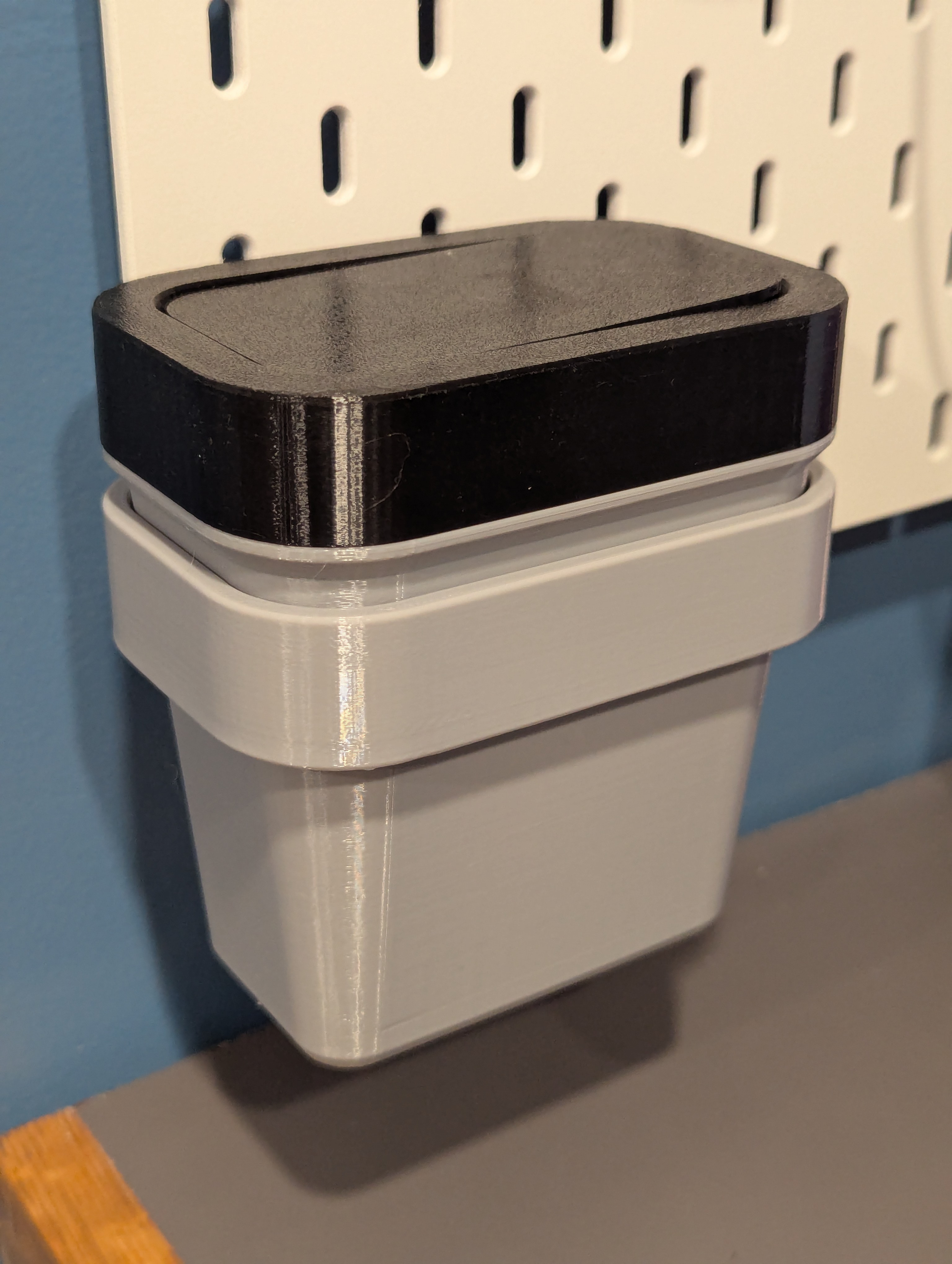 Skadis T-Clip Mount for Mini desktop trash bin