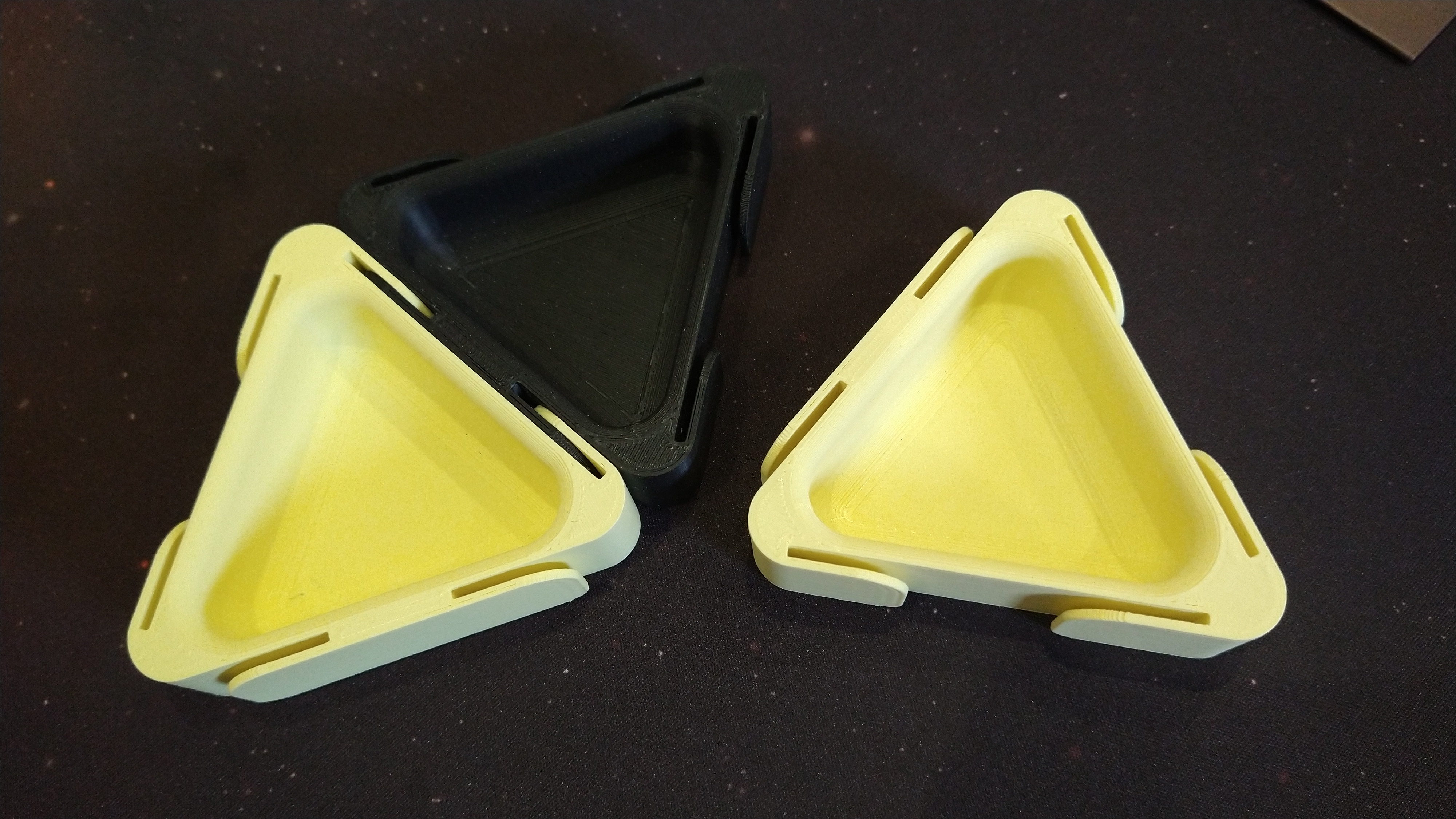 Tray Interlocking