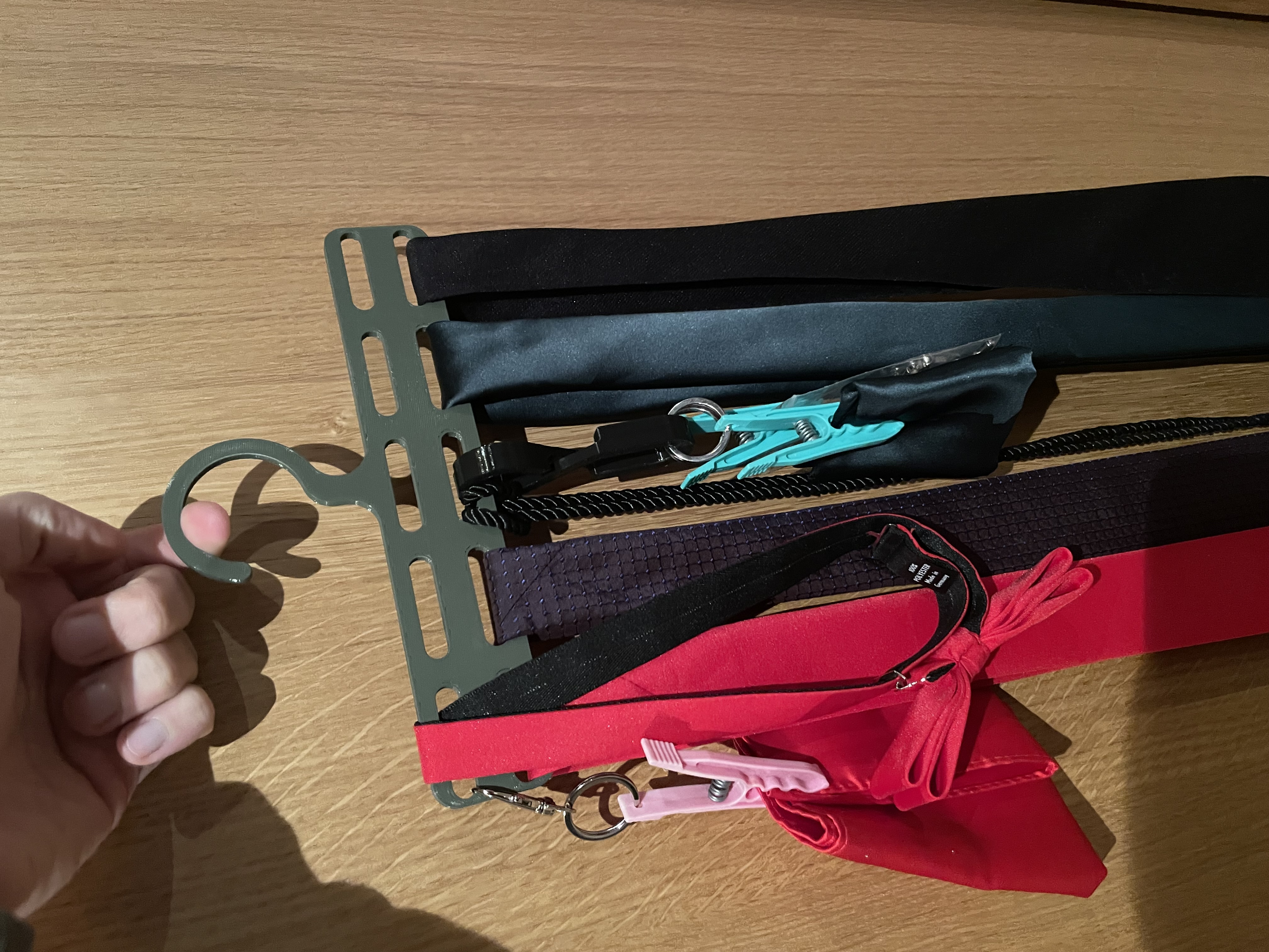 Tie/Belt hanger