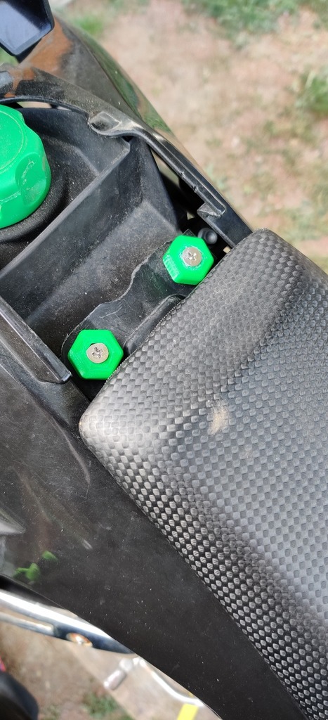 Derbi / Aprilia/ Gilera Seat Thumb Screws(Sitzbank Schrauben)