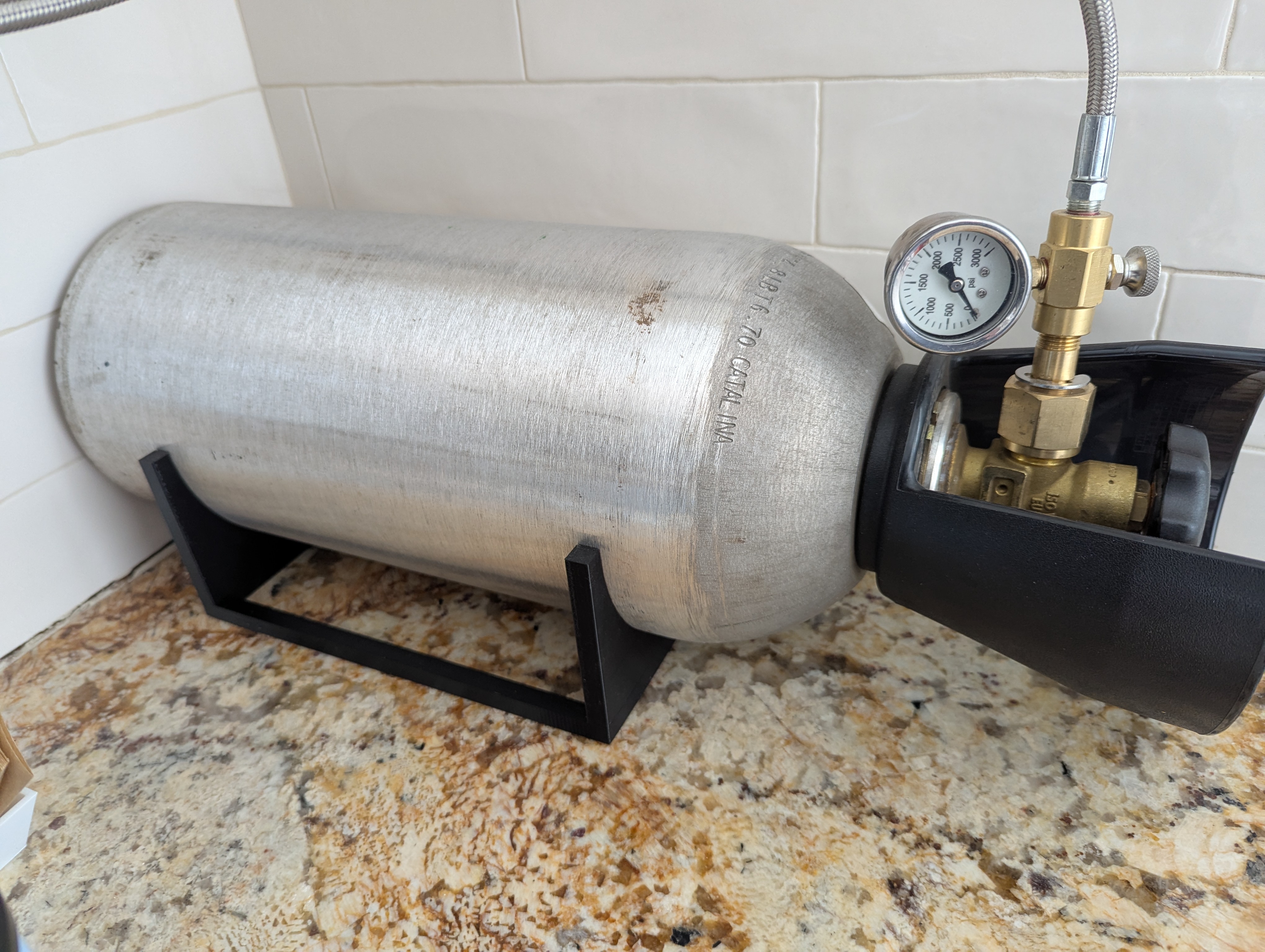 10 lb CO2 tank horizontal stand