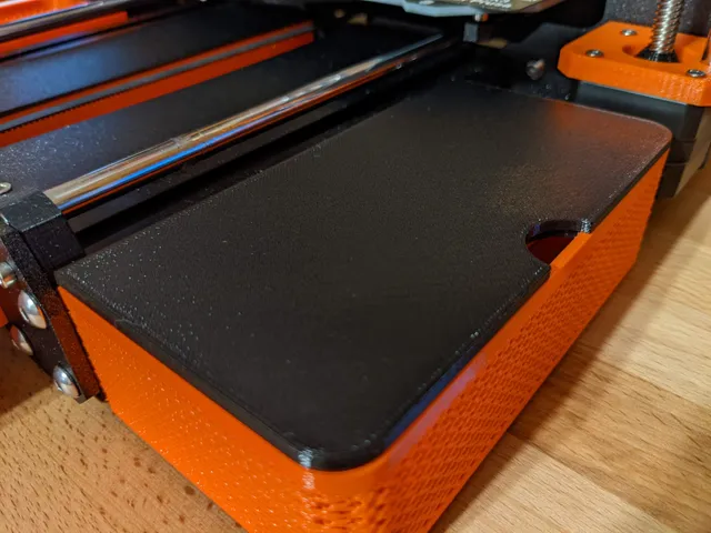 Sidebox lid with finger notch