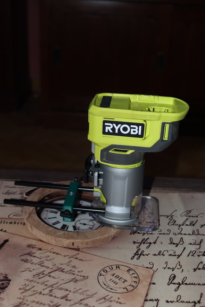 Pivot pour affleureuse Ryobi RTR18-0