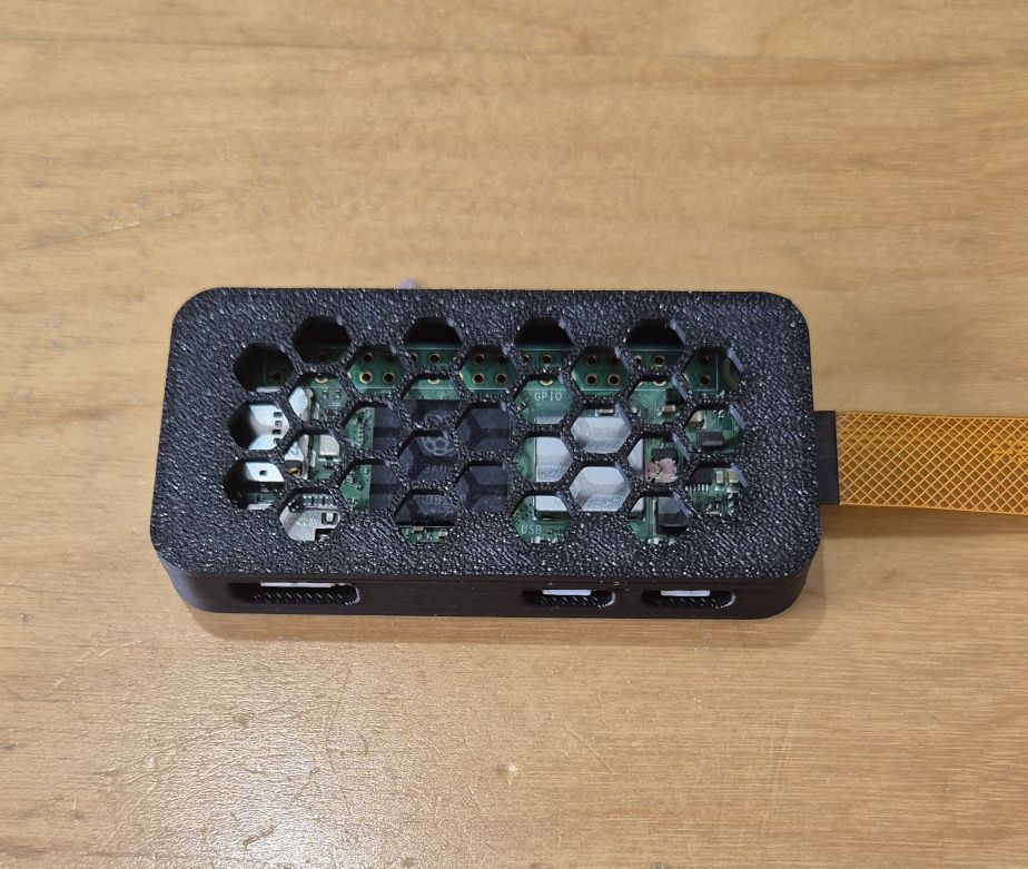 Raspberry Pi Zero 2 W - Case with camera cable hole