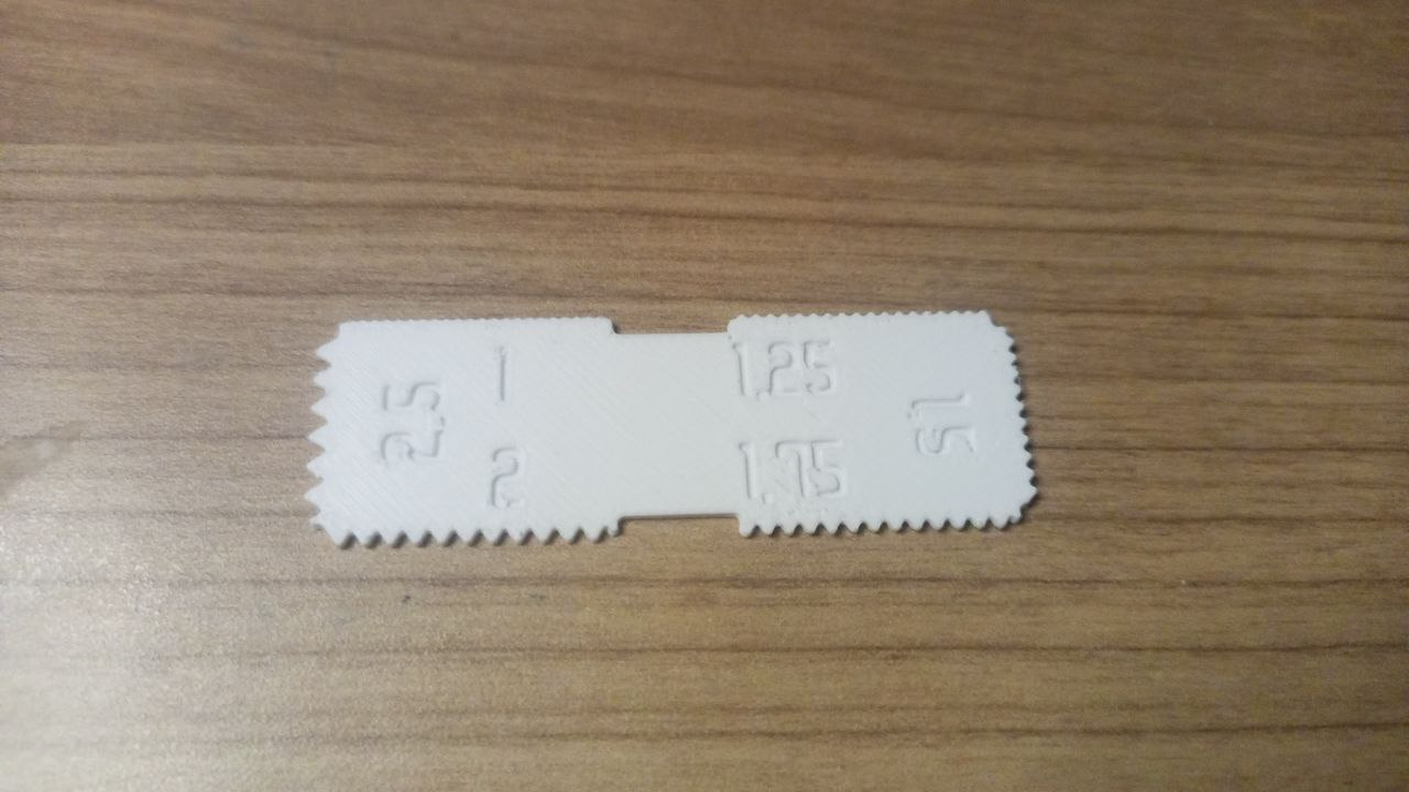 Simple gauges for common thread metric pitches from 1 to 2.5