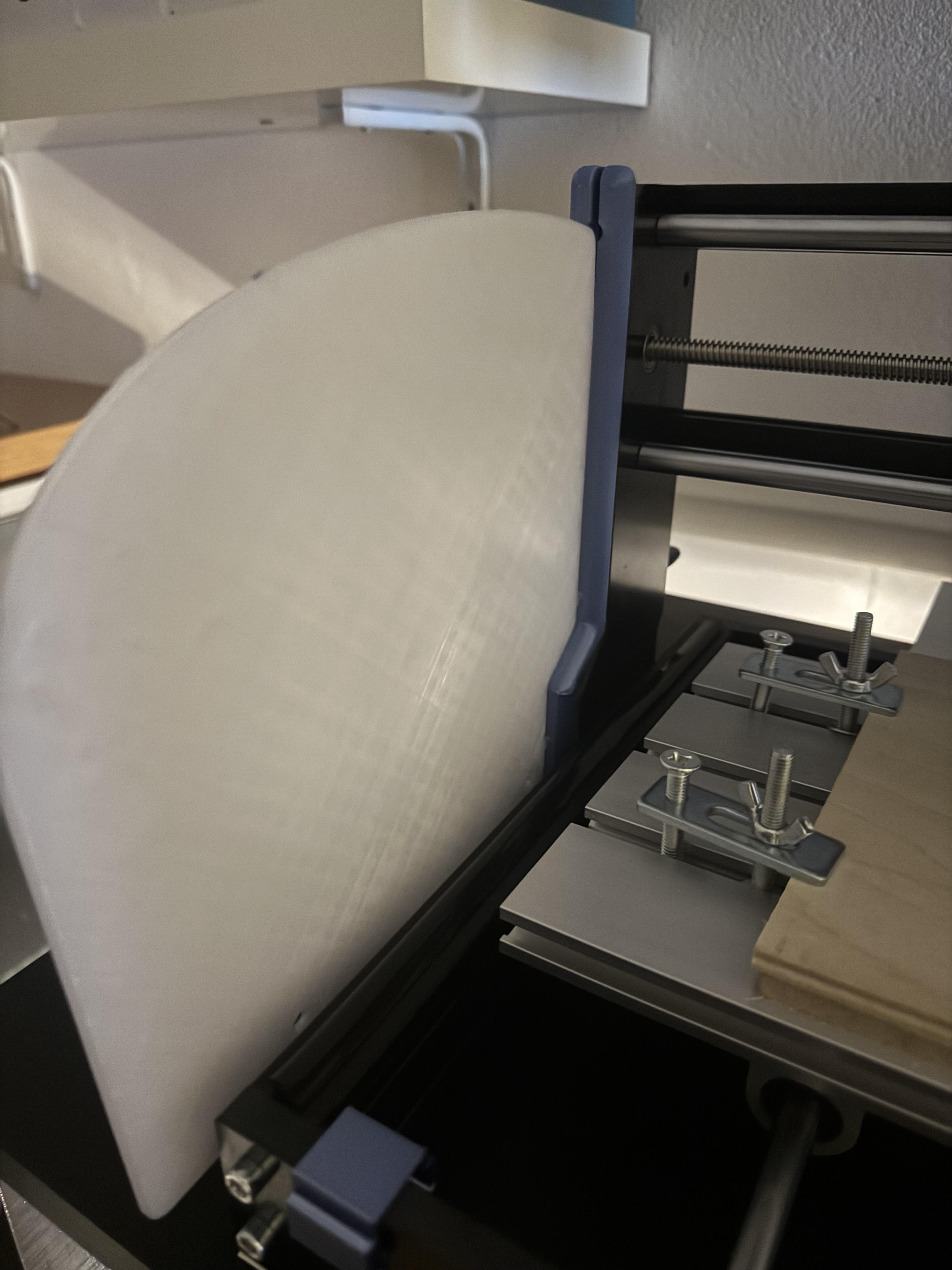 Seitlicher Schutz für CNC 8013
