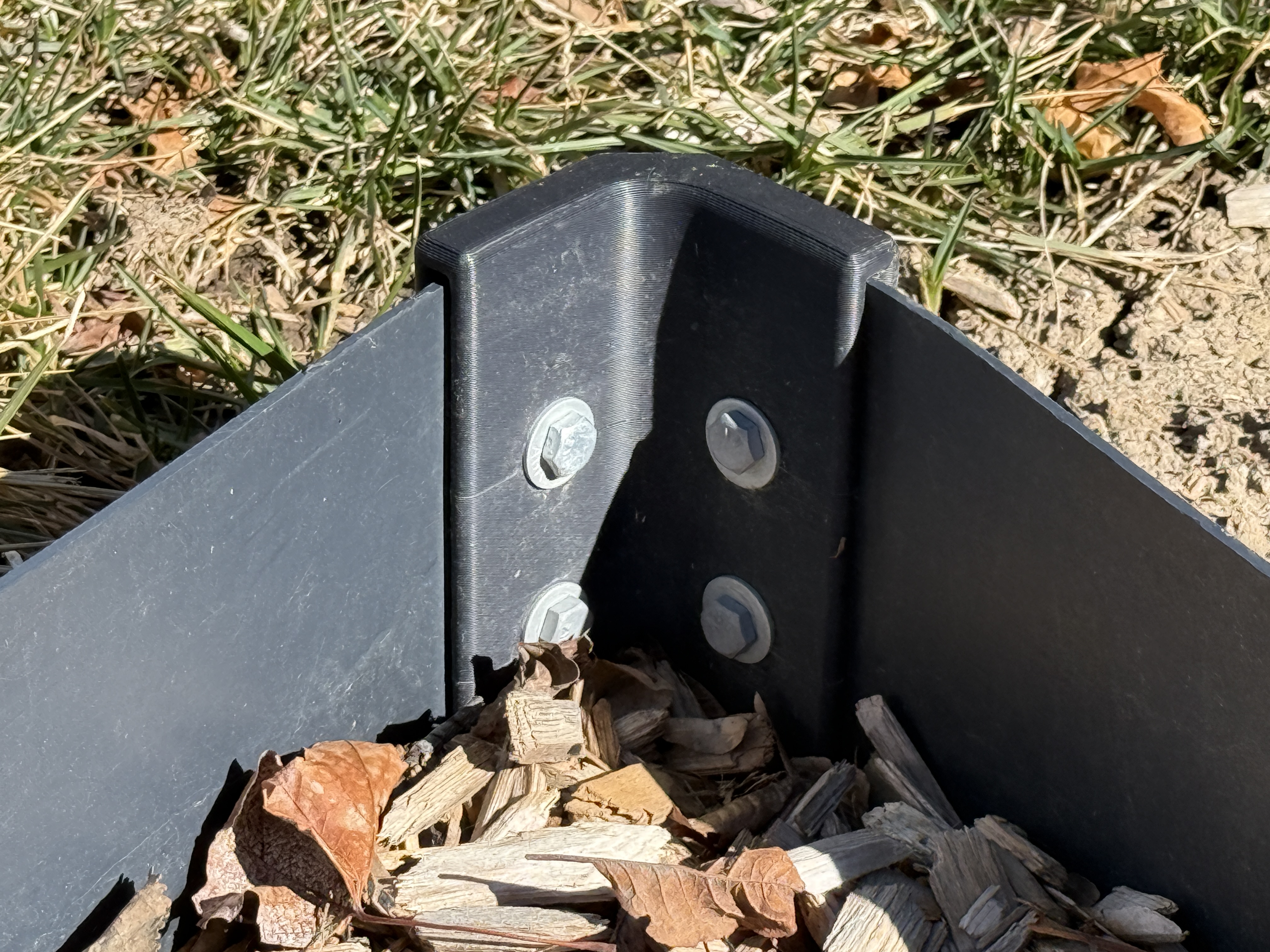10 Inch Grass Barrier Landscape Edging Brackets for corner end connector