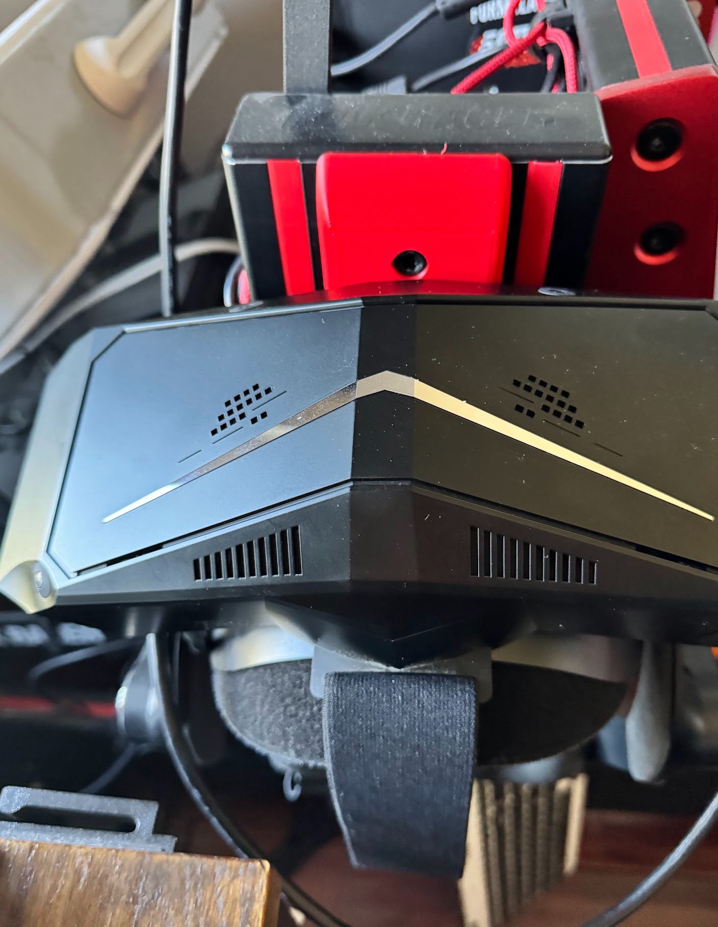 8020 Pimax VR headset holder