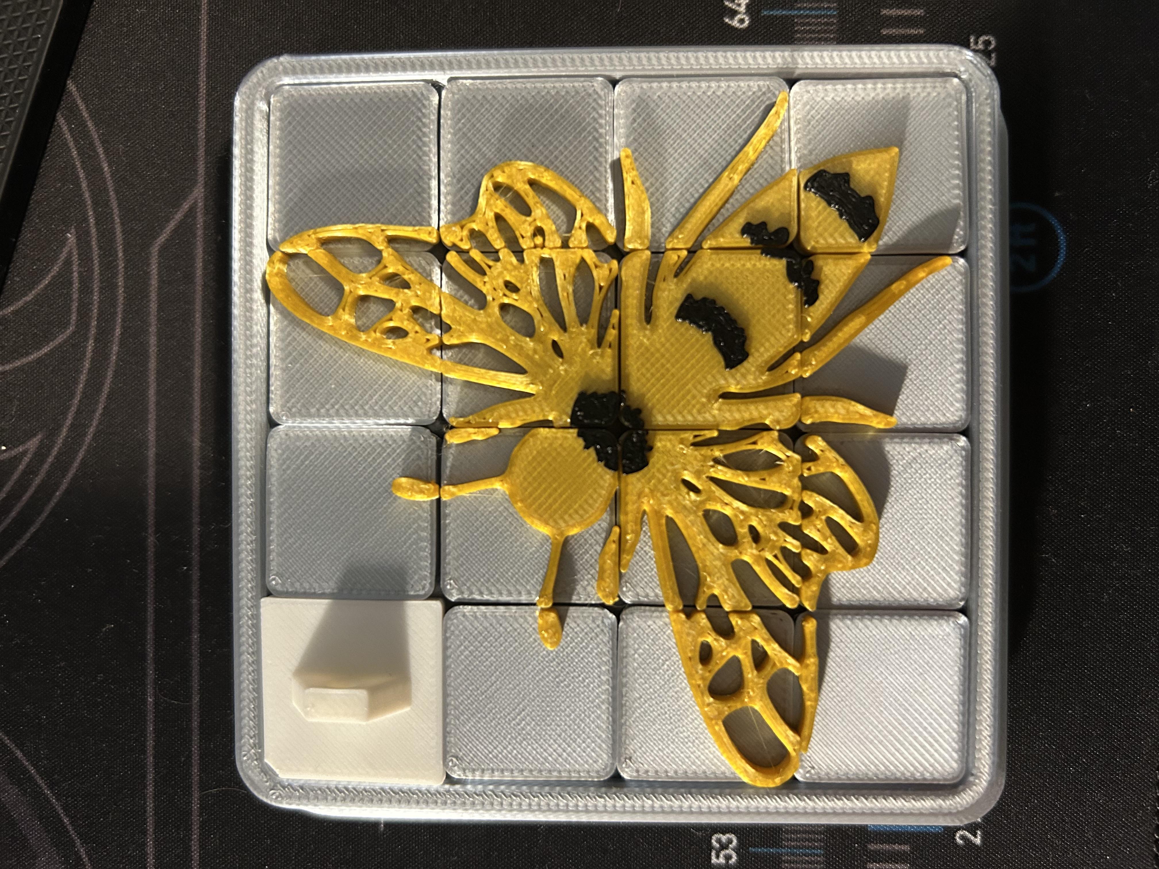 Bee Sliding Puzzle 4x4