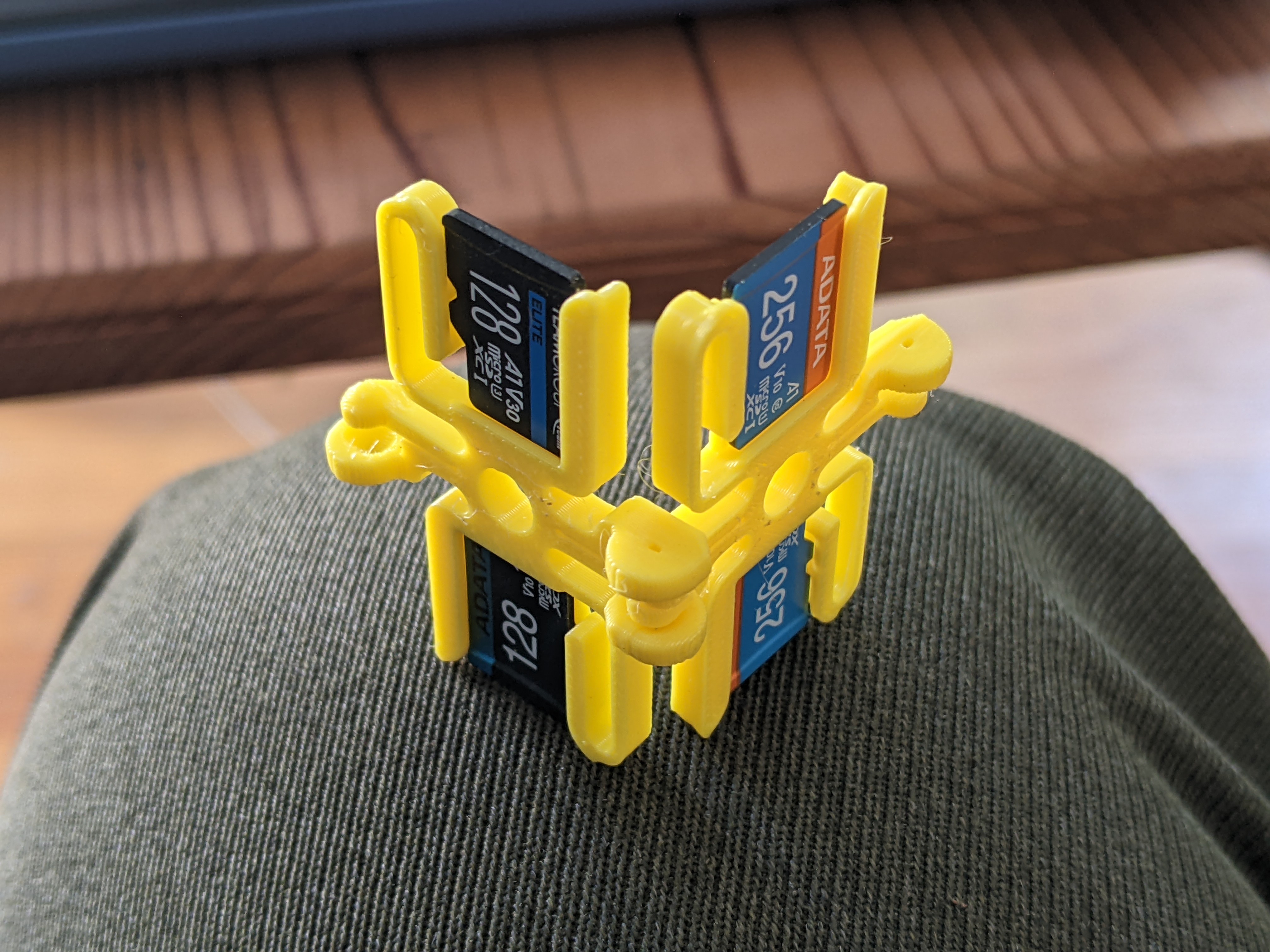 Miniatura 2 do modelo 3D Modular Roll-Up Micro SD Card Holder