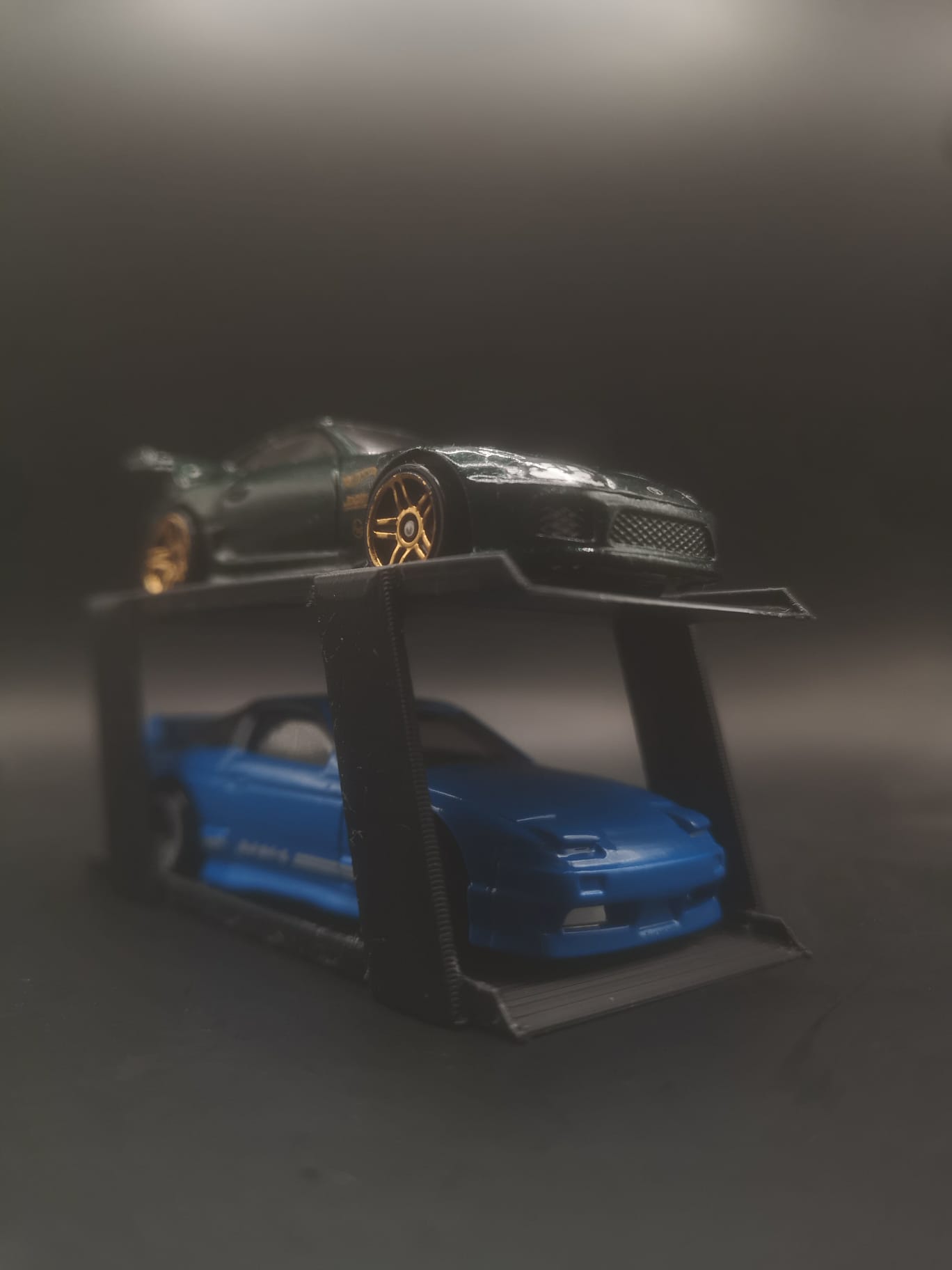 Hot Wheels Display Stand for 2 Cars – Ramp Compatible (1:64 Scale)