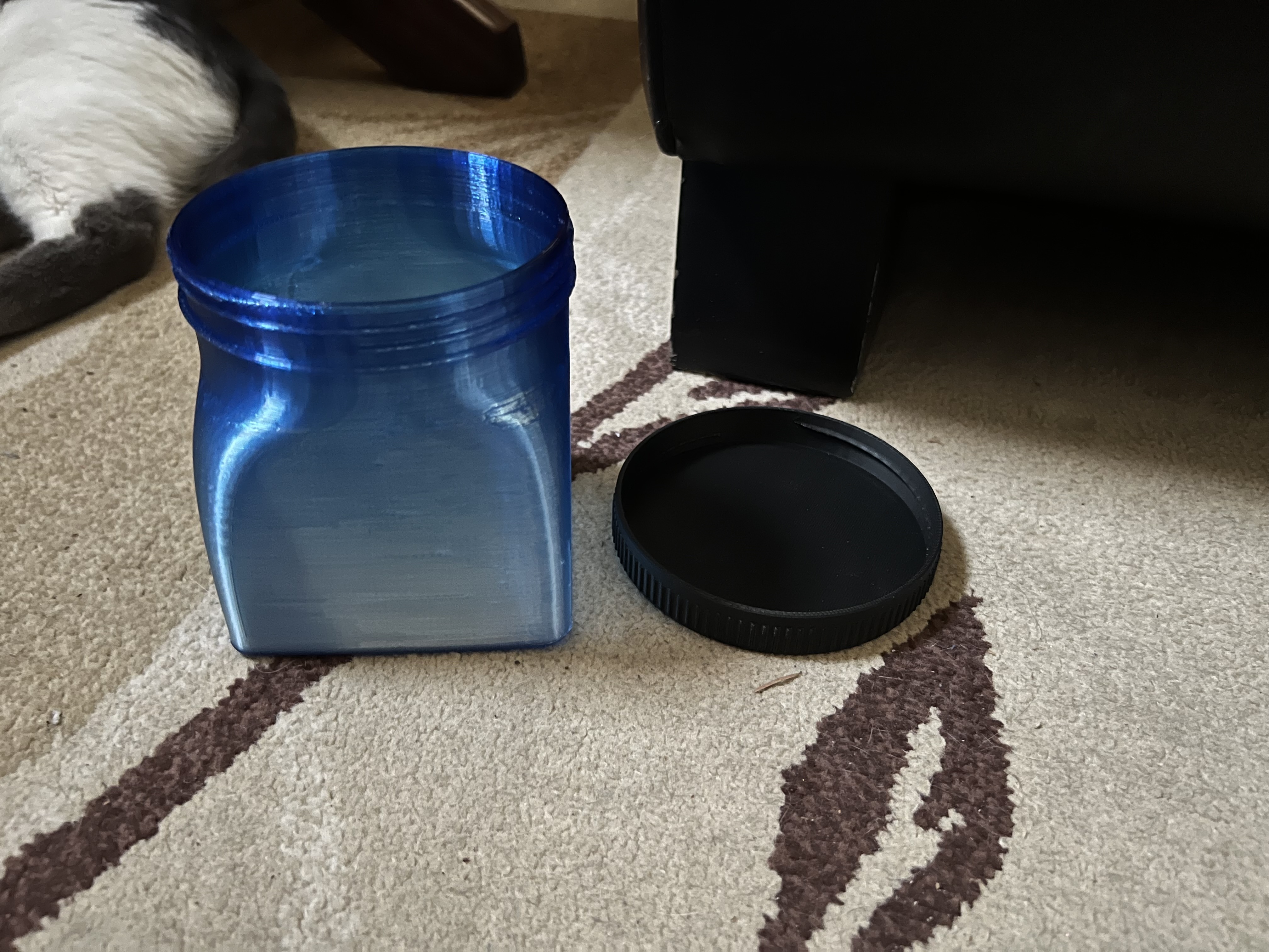 Configurable/parametric square-ish jar with round threaded lid