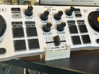 The smallest Hercules DJControl Mix stand