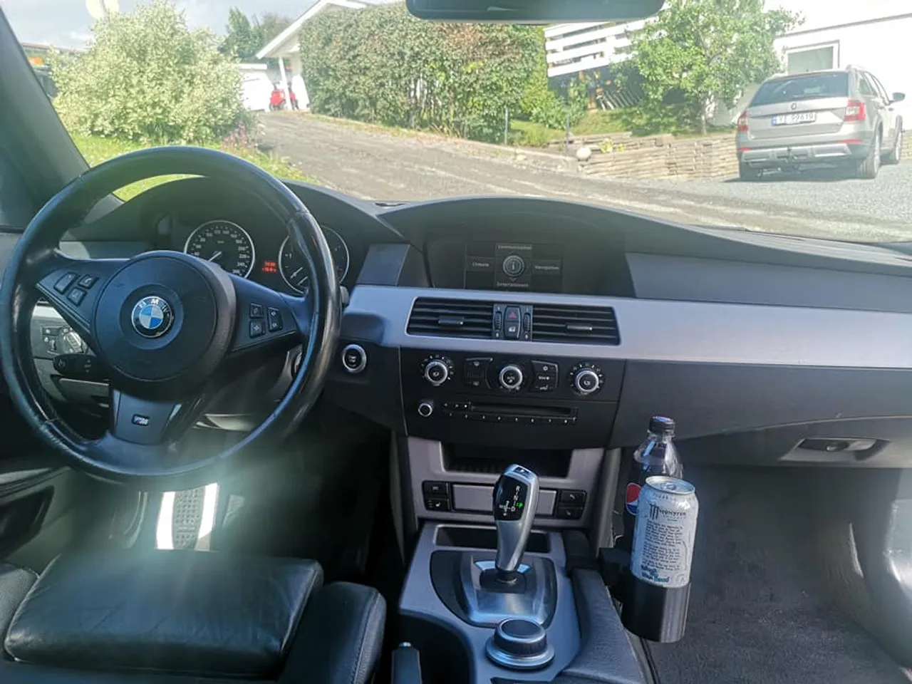 BMW E60/E61 Getränkehalter -  Schweiz