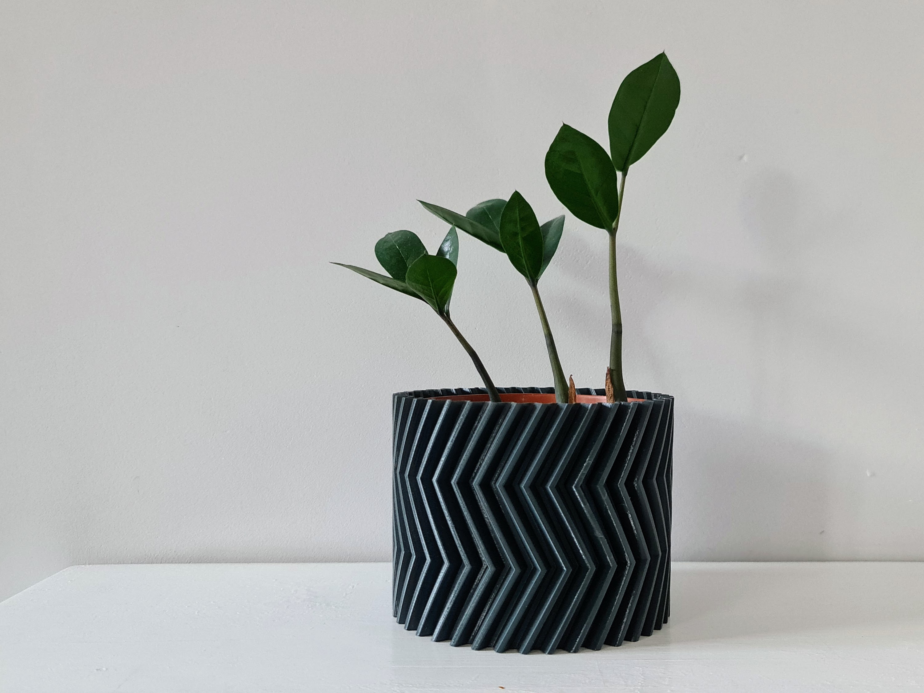 Herringbone gear-like flower pot cover