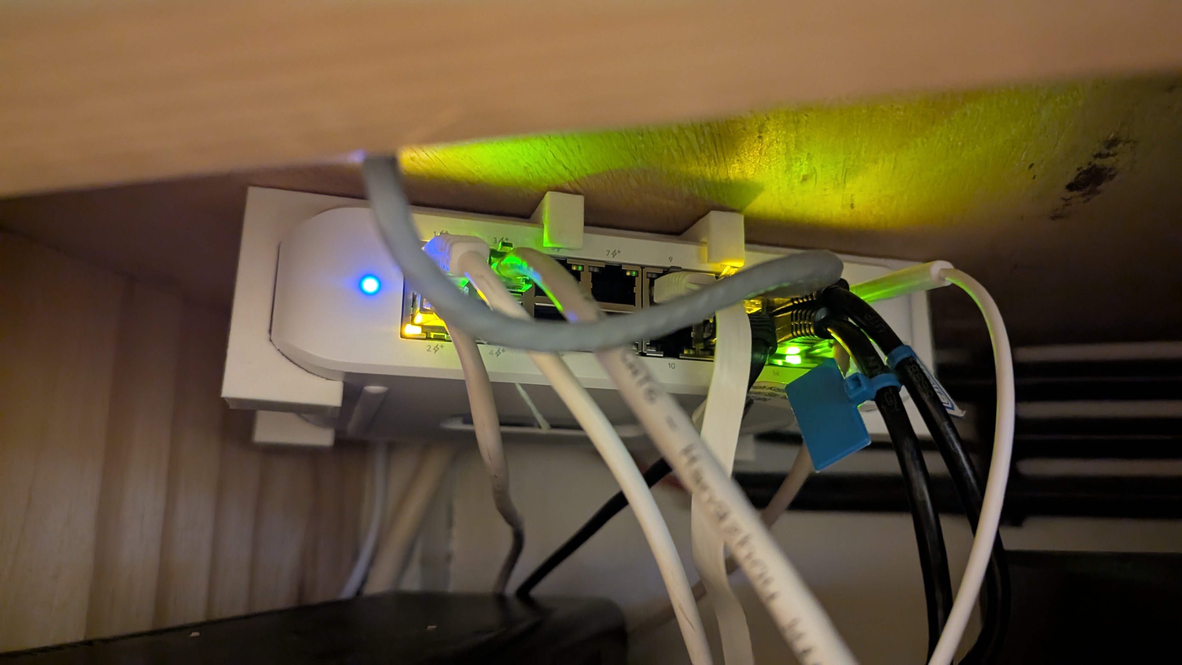 Unifi Switch Lite 16 Poe Under Desk Mount