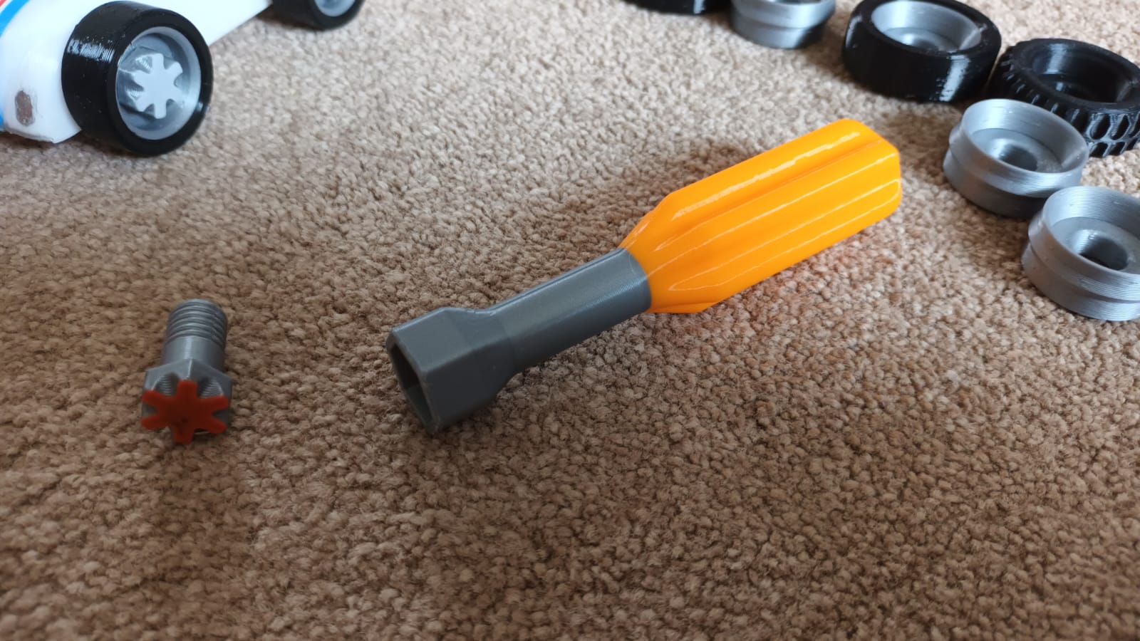 Screwdriver tool for Little Pit Stop models