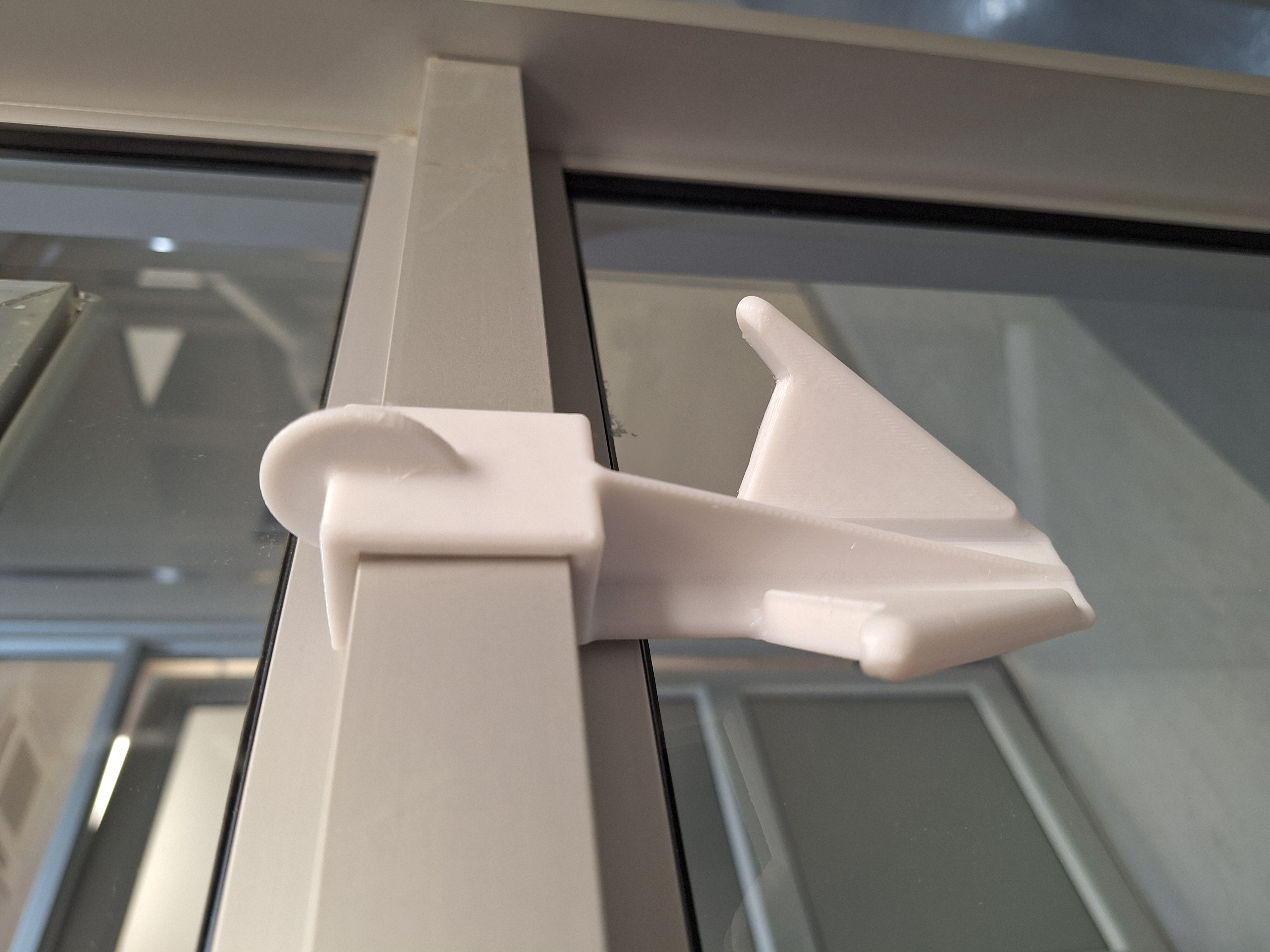 Lab Coat hook for aluminium frames
