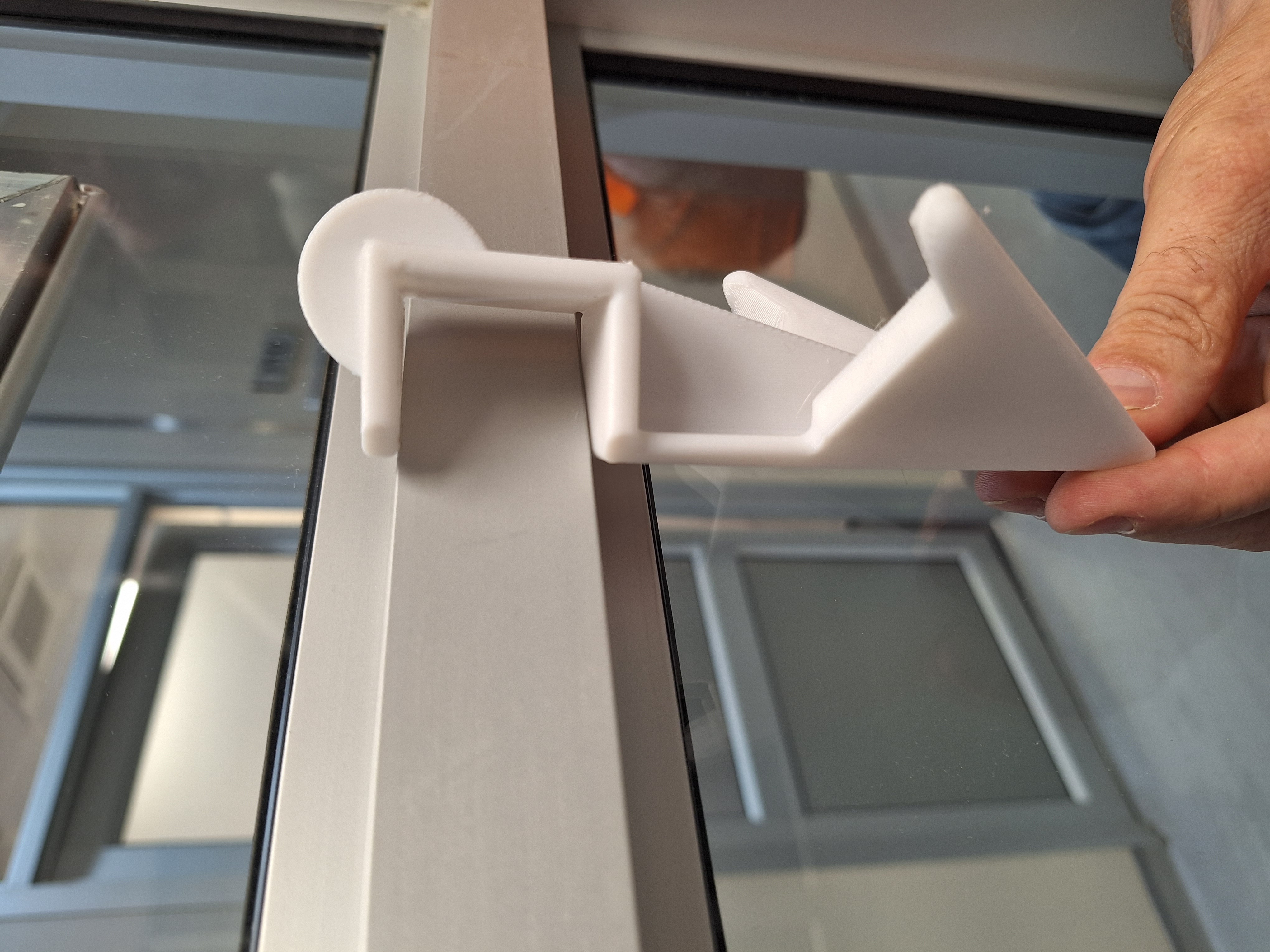 Lab Coat hook for aluminium frames — thumbnail 2