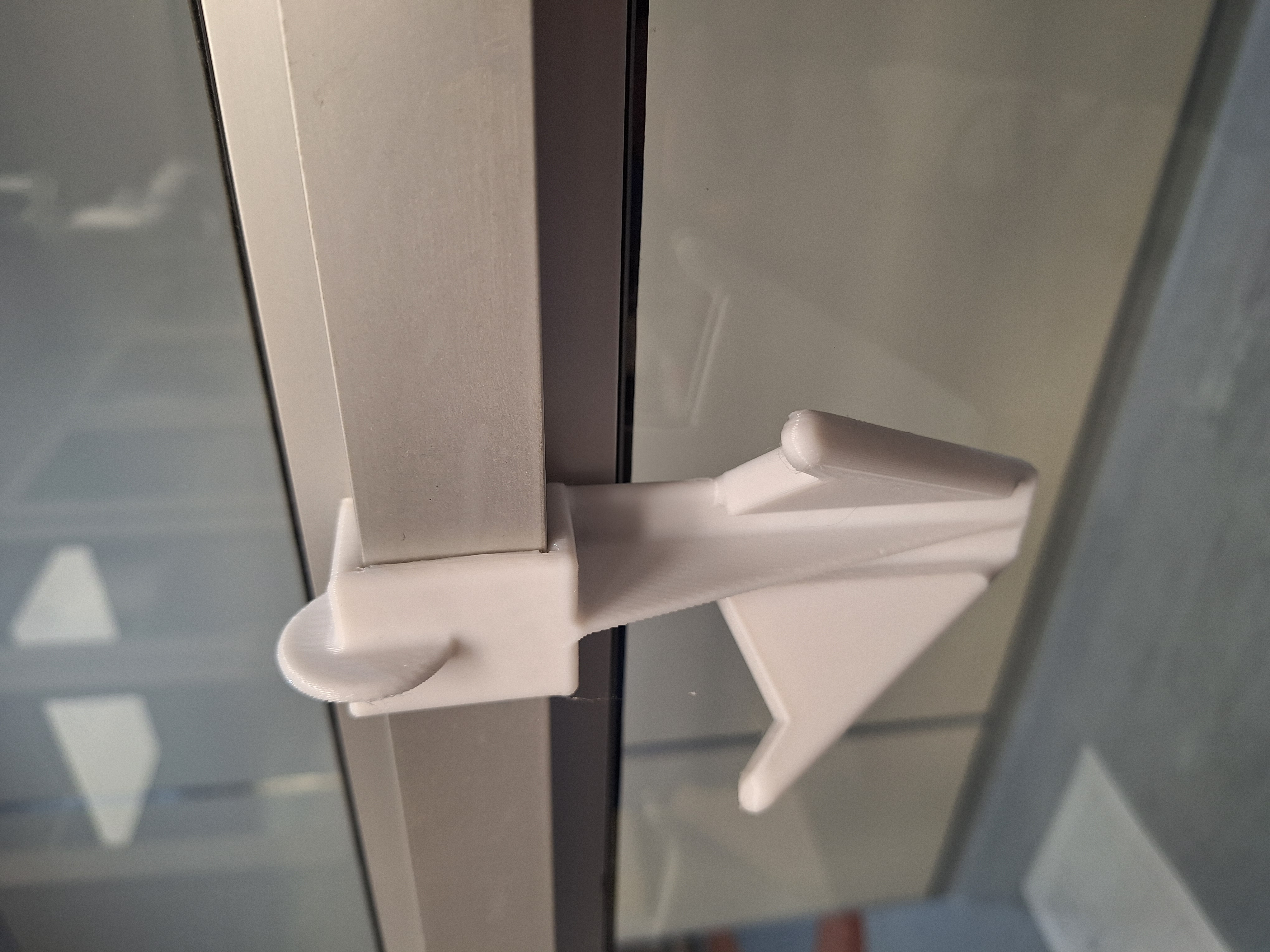 Lab Coat hook for aluminium frames — thumbnail 3