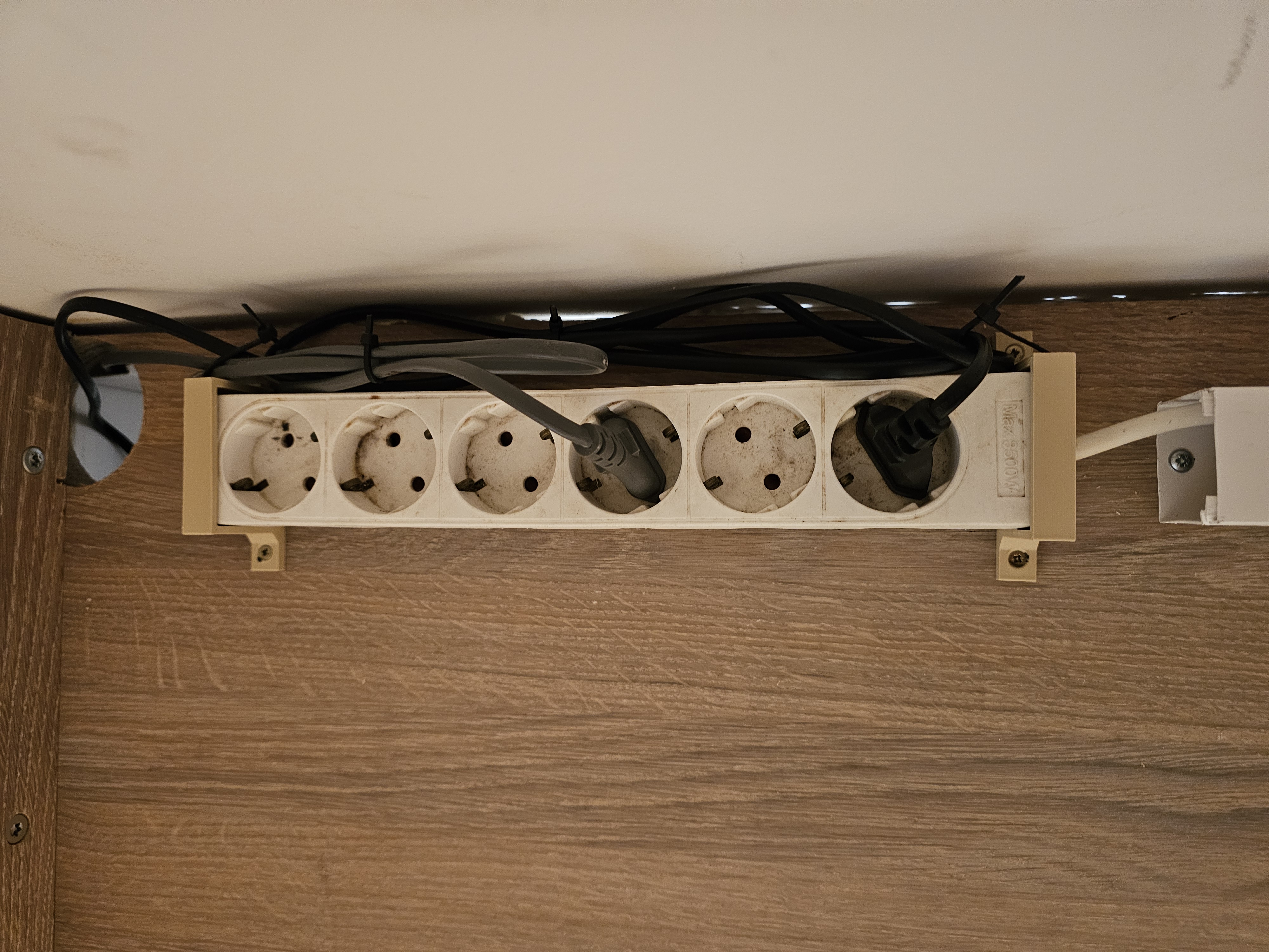 Power distributor mount — thumbnail 2