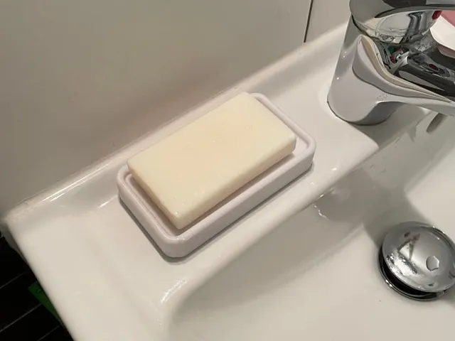 Schmale Seifenschalte / Narrow soap dish