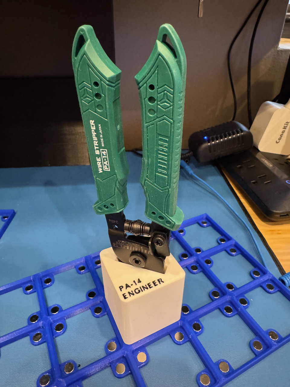 Gridfinity ENGINEER PA-14 Wire Stripper Holder (1x1 base)