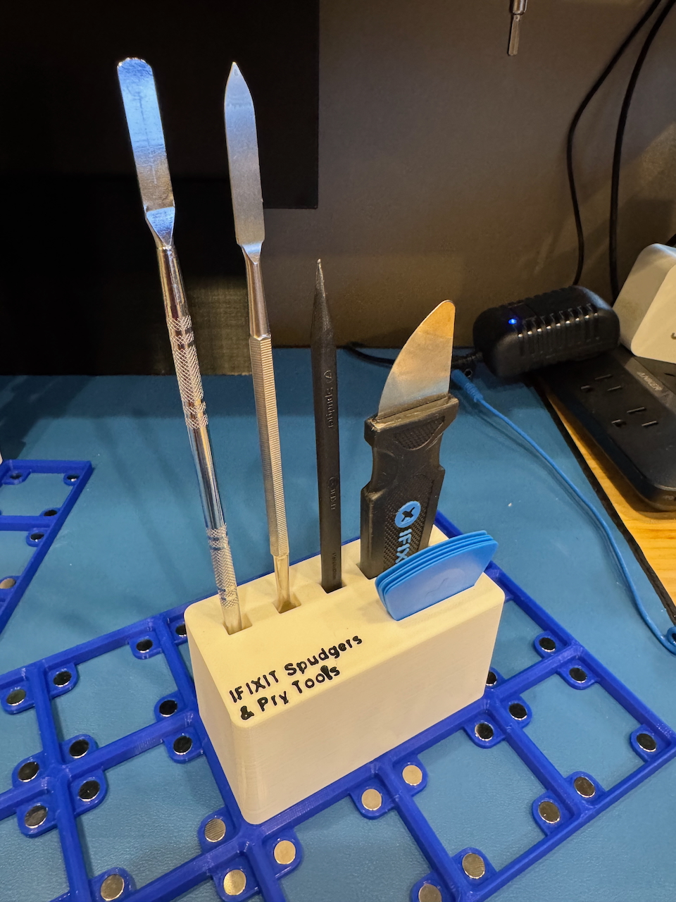 Gridfinity IFIXIT Spudger and Pry Bar Holder (2x1 base)