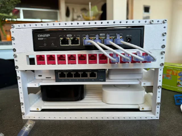 Mini Homelab Media Rack