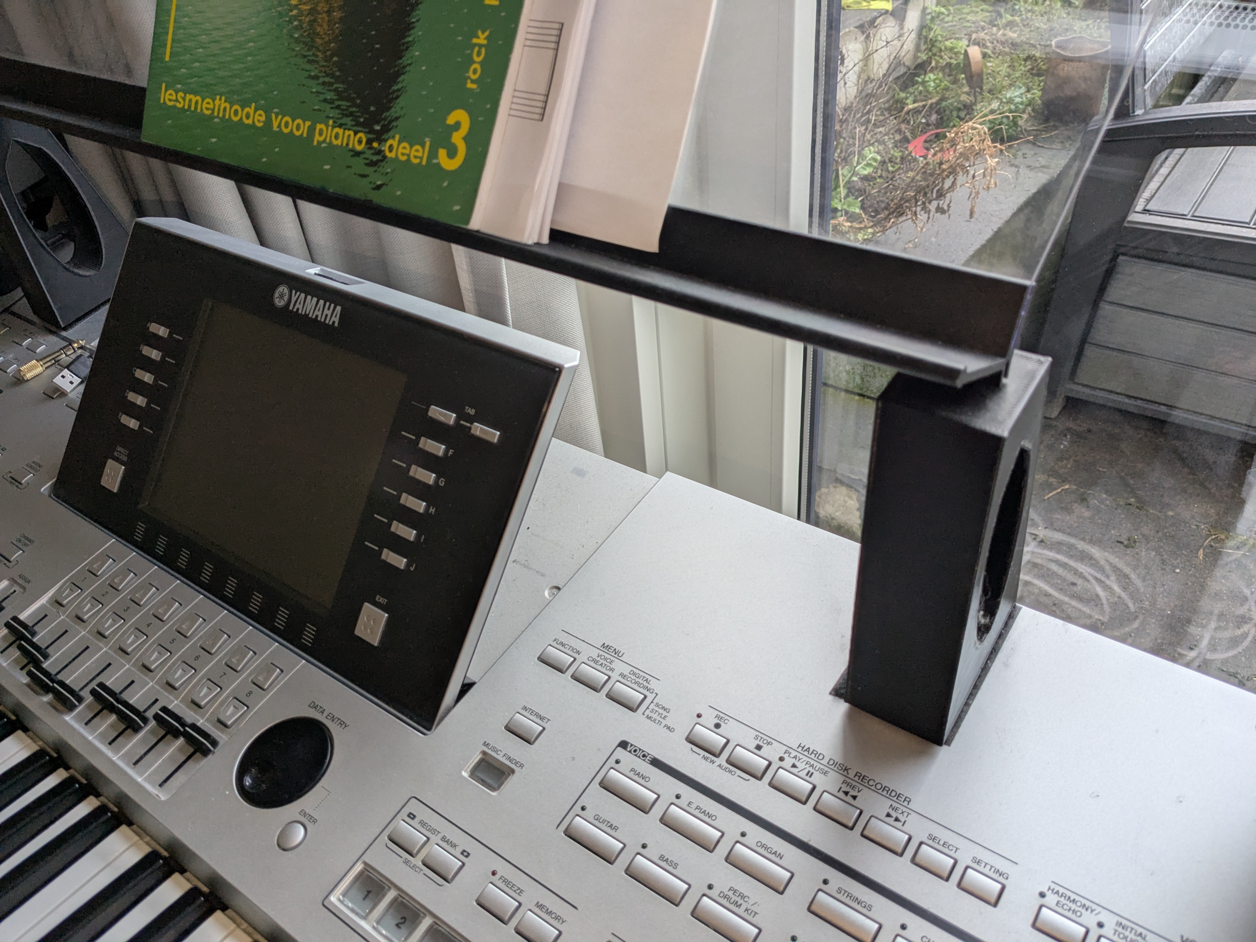 Miniatura 2 do modelo 3D Keyboard music stand riser