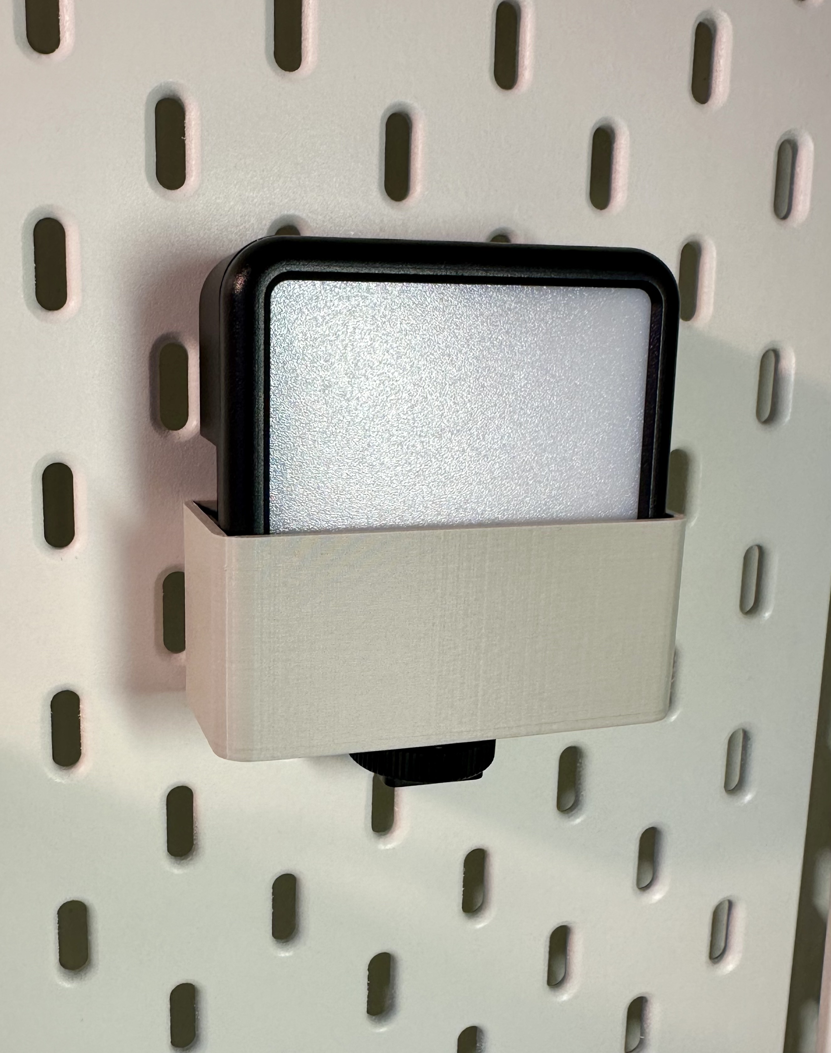 Skadis mount Ulanzi / Minifocus LED camera light