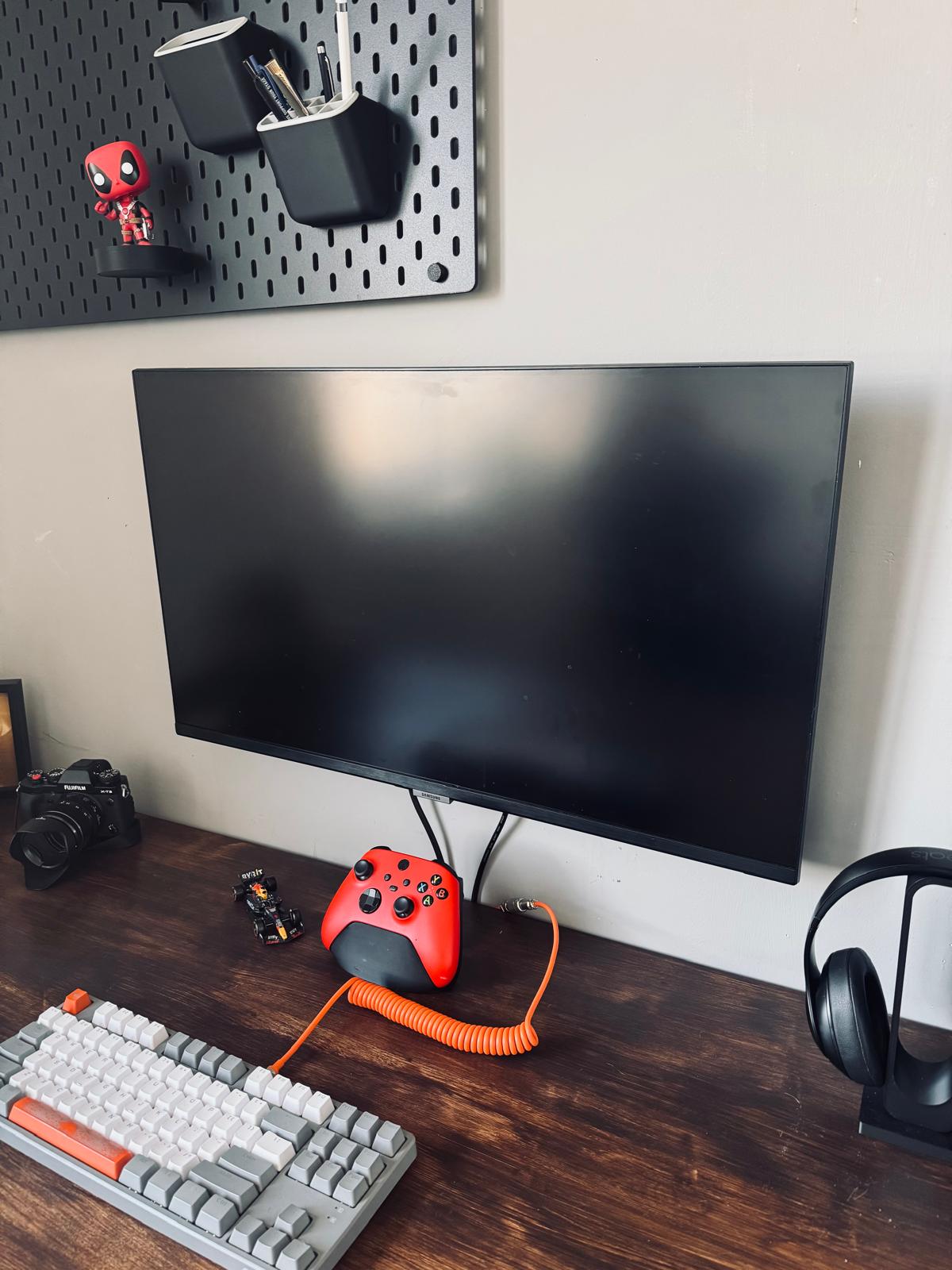Monitor Wall Mount with Adjustable Height