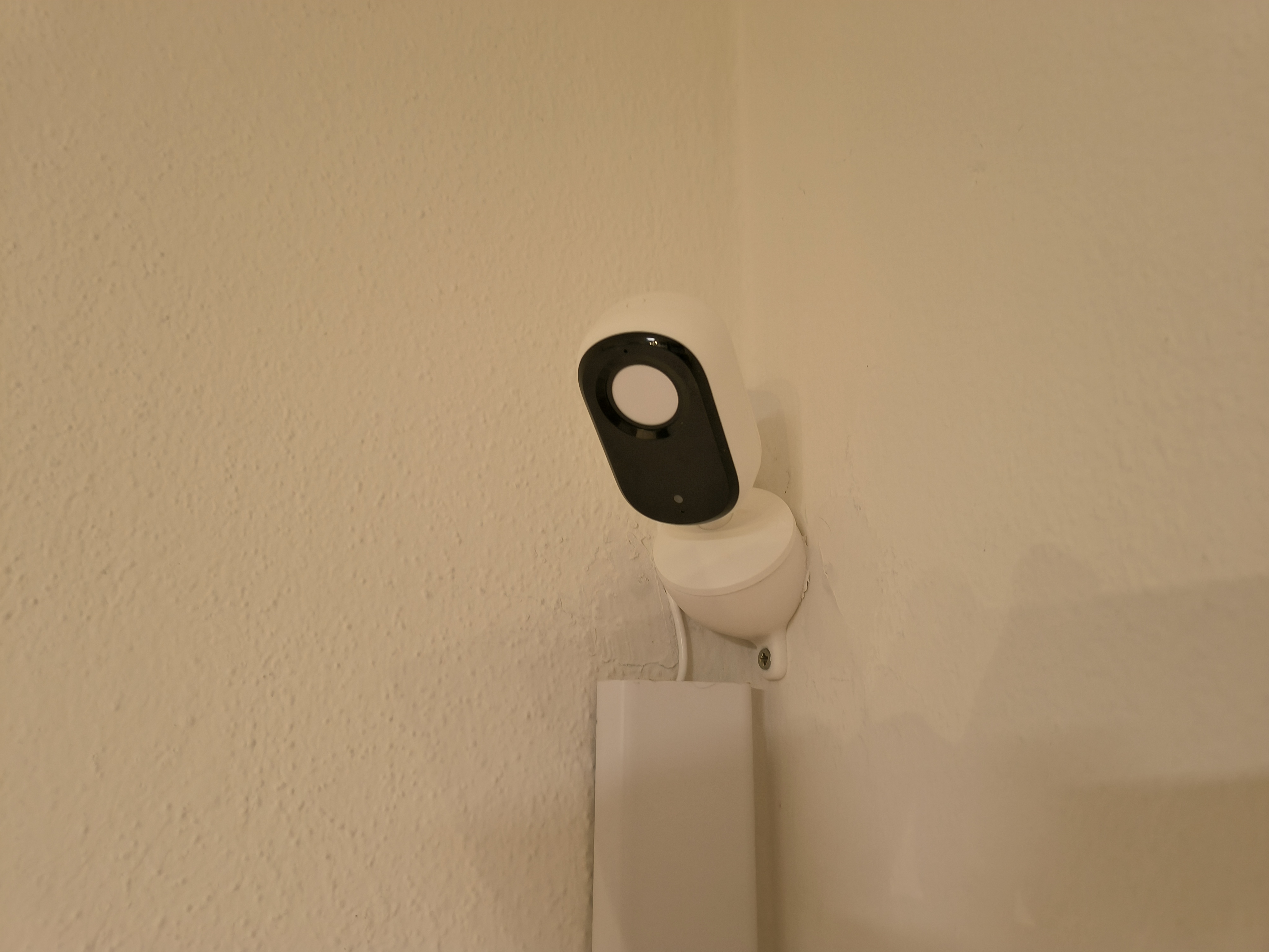 Arlo Essential Indoor 2K - 45° Angled Wall Mounts