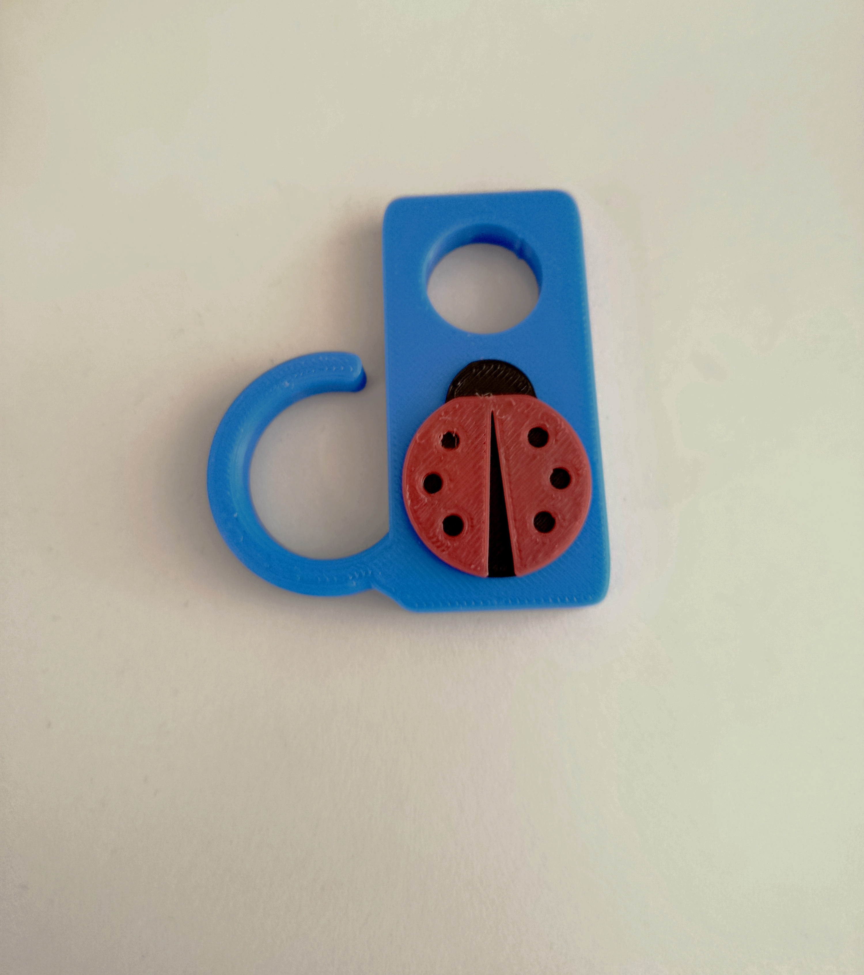 Chest pin for knitting