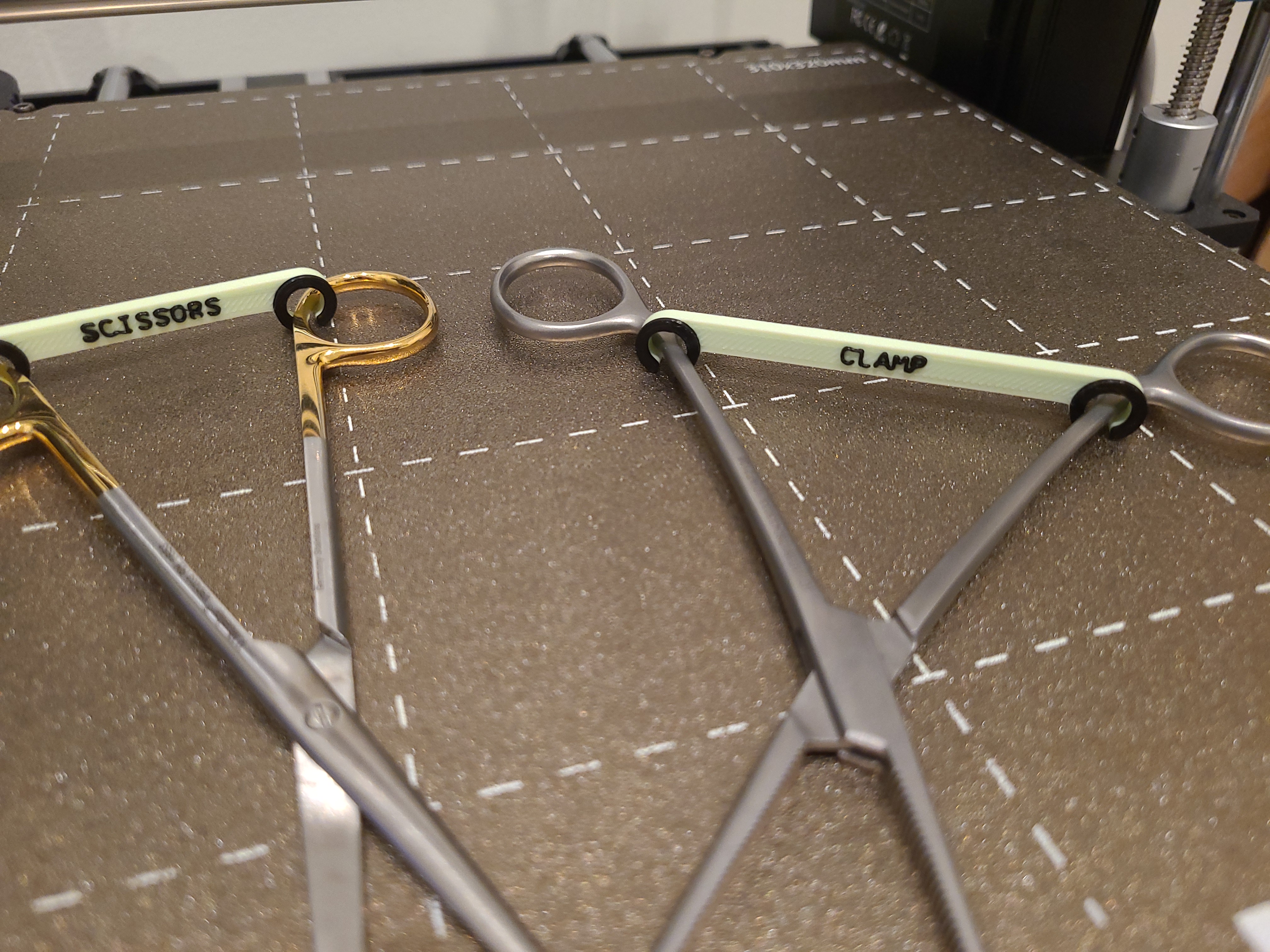 Gator instrument clips for ringed surgical instruments (parametric)