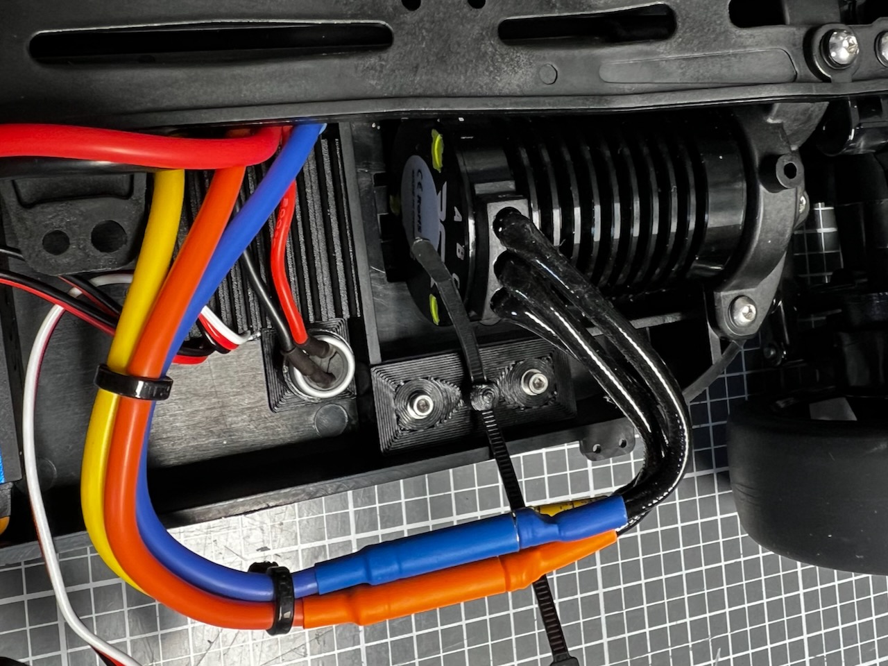 Generic RC Capacitor Holder for 10 mm Capacitors