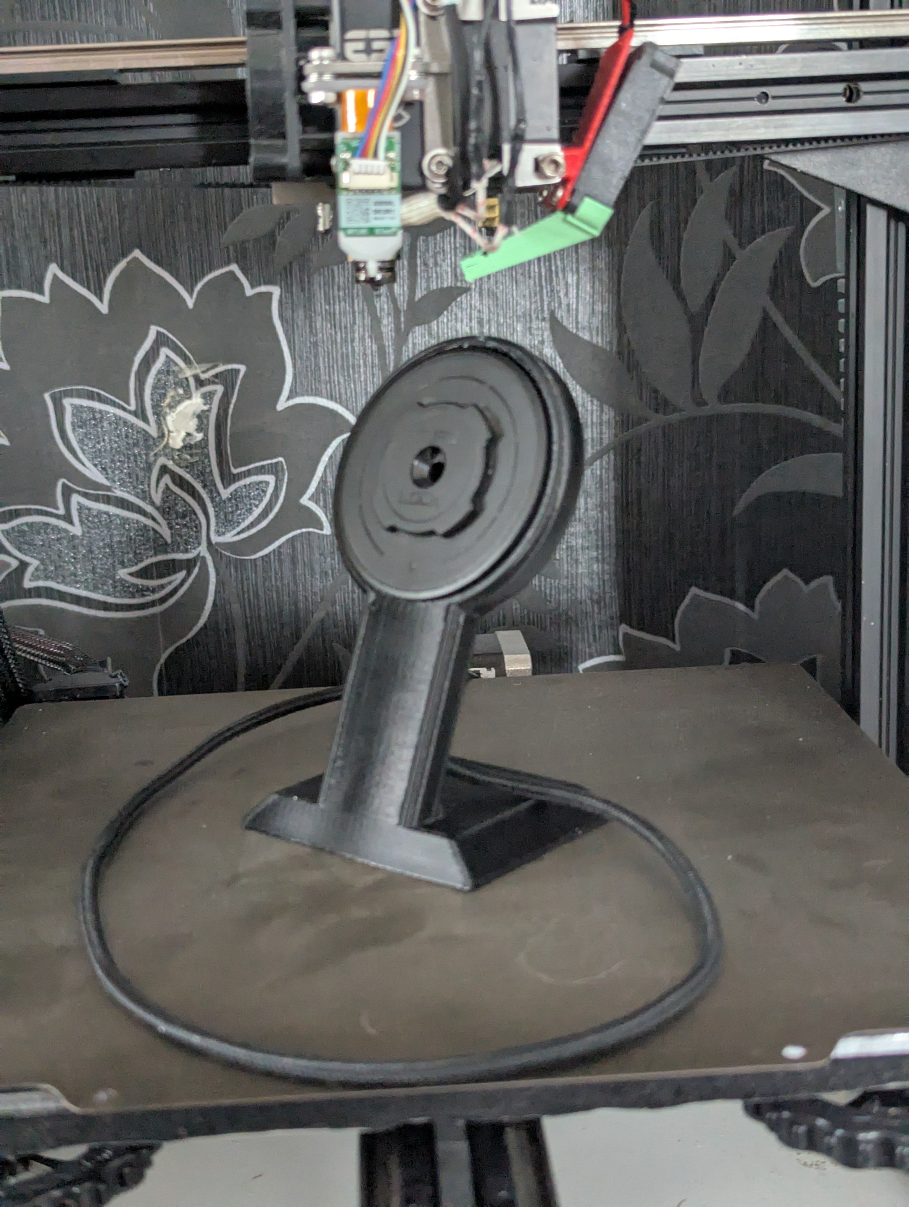 Quadlock MAG (wireless charging) dock for desk or bedside