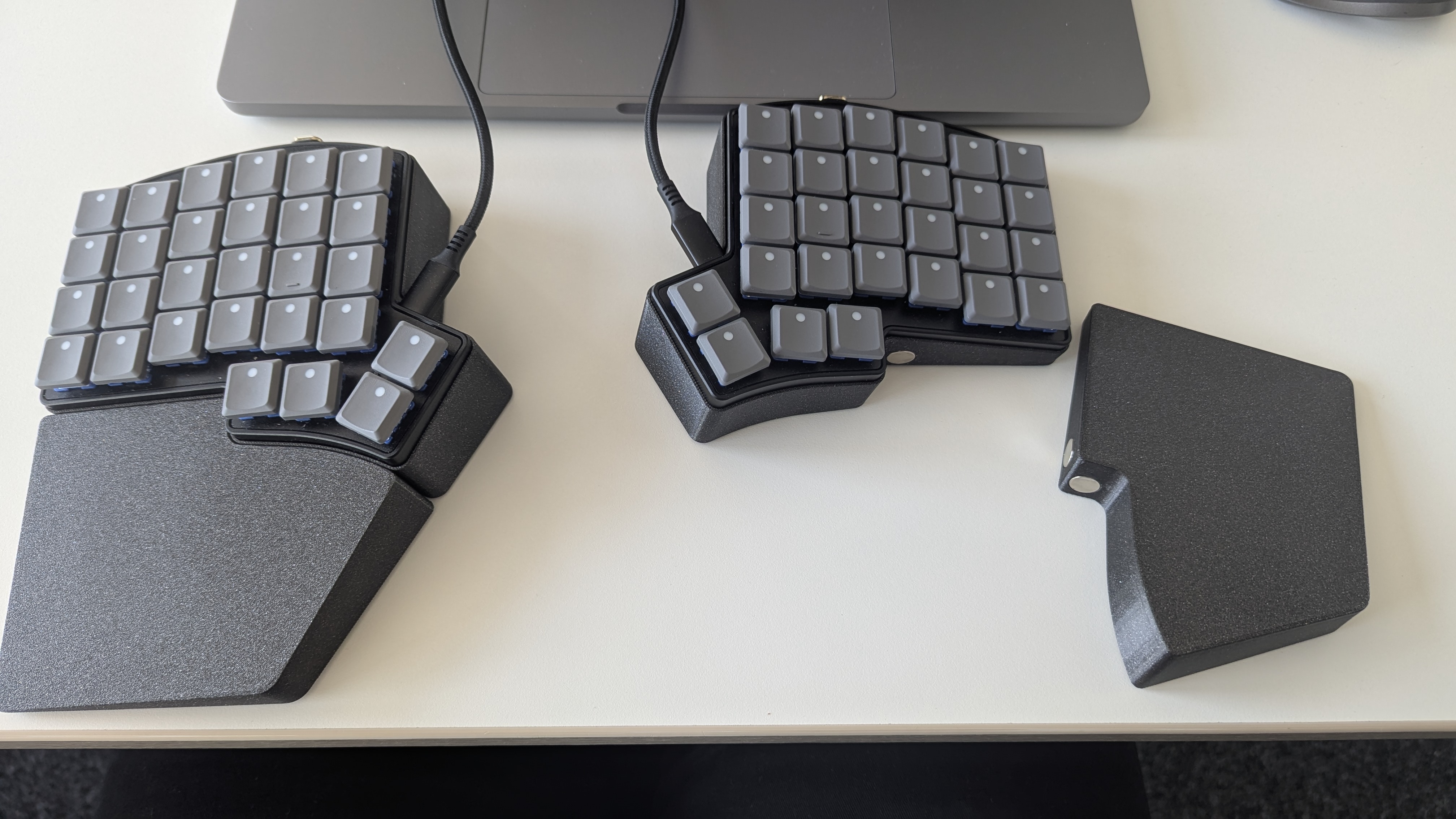 Keebio Iris LM Shell with optional palm rest