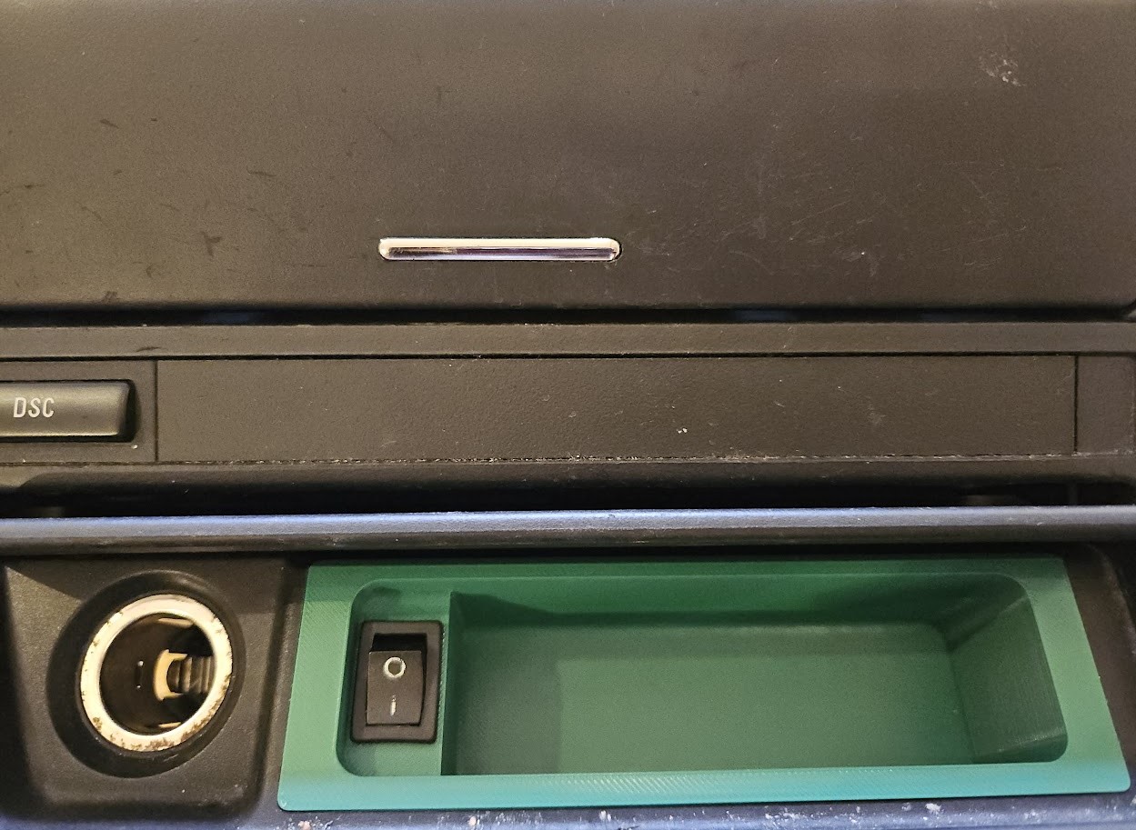 BMW E46 ashtray with switch for toggling cigarette lighter/12V outlet