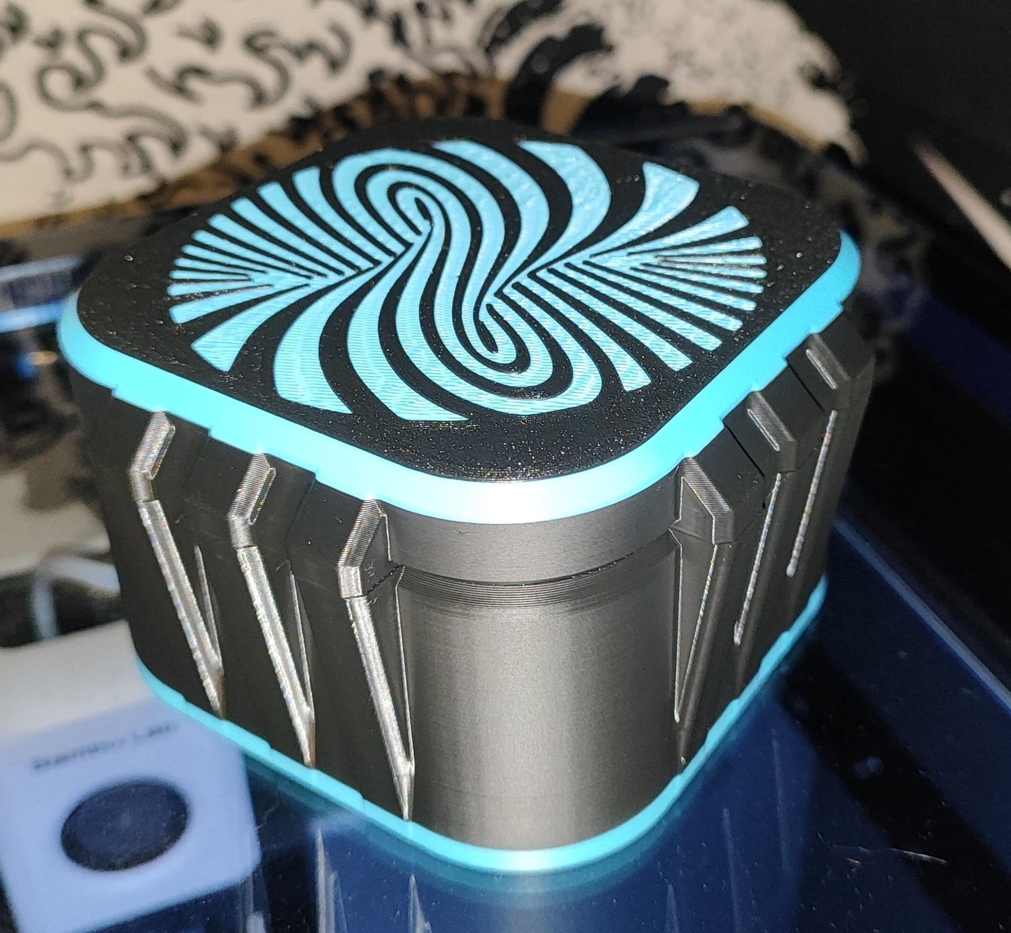 Container with magnetic Lid