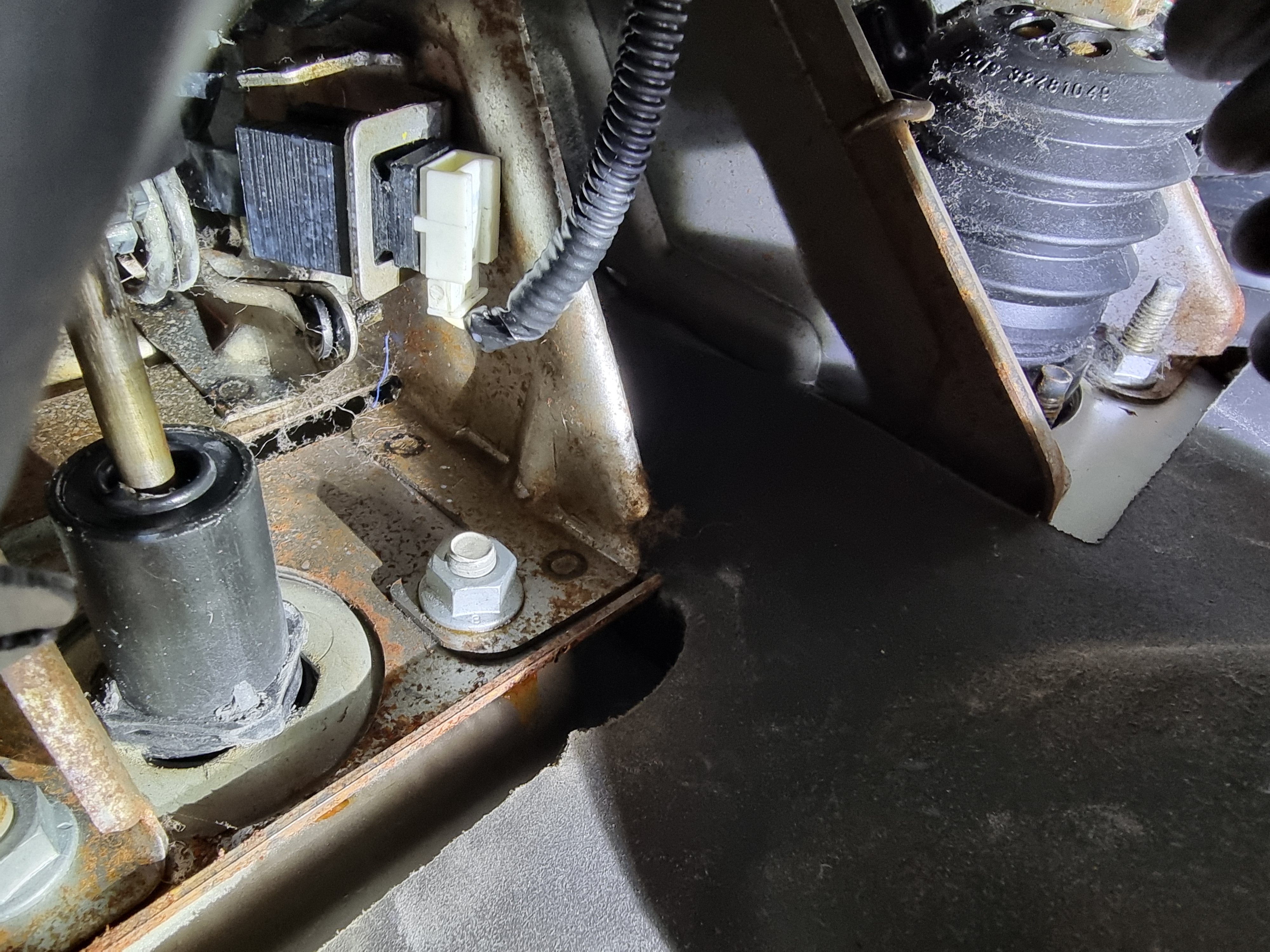 freelander 1 clutch switch holder
