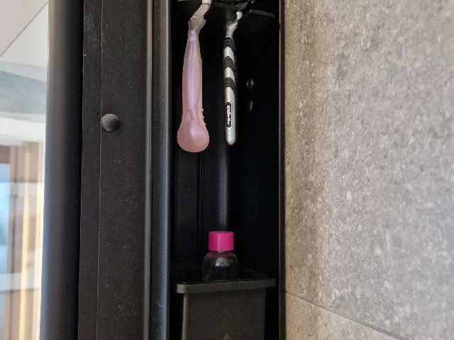 INR PILE-compatible shower razor mount