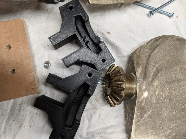 Jig to hold Max-Prop blade for painting