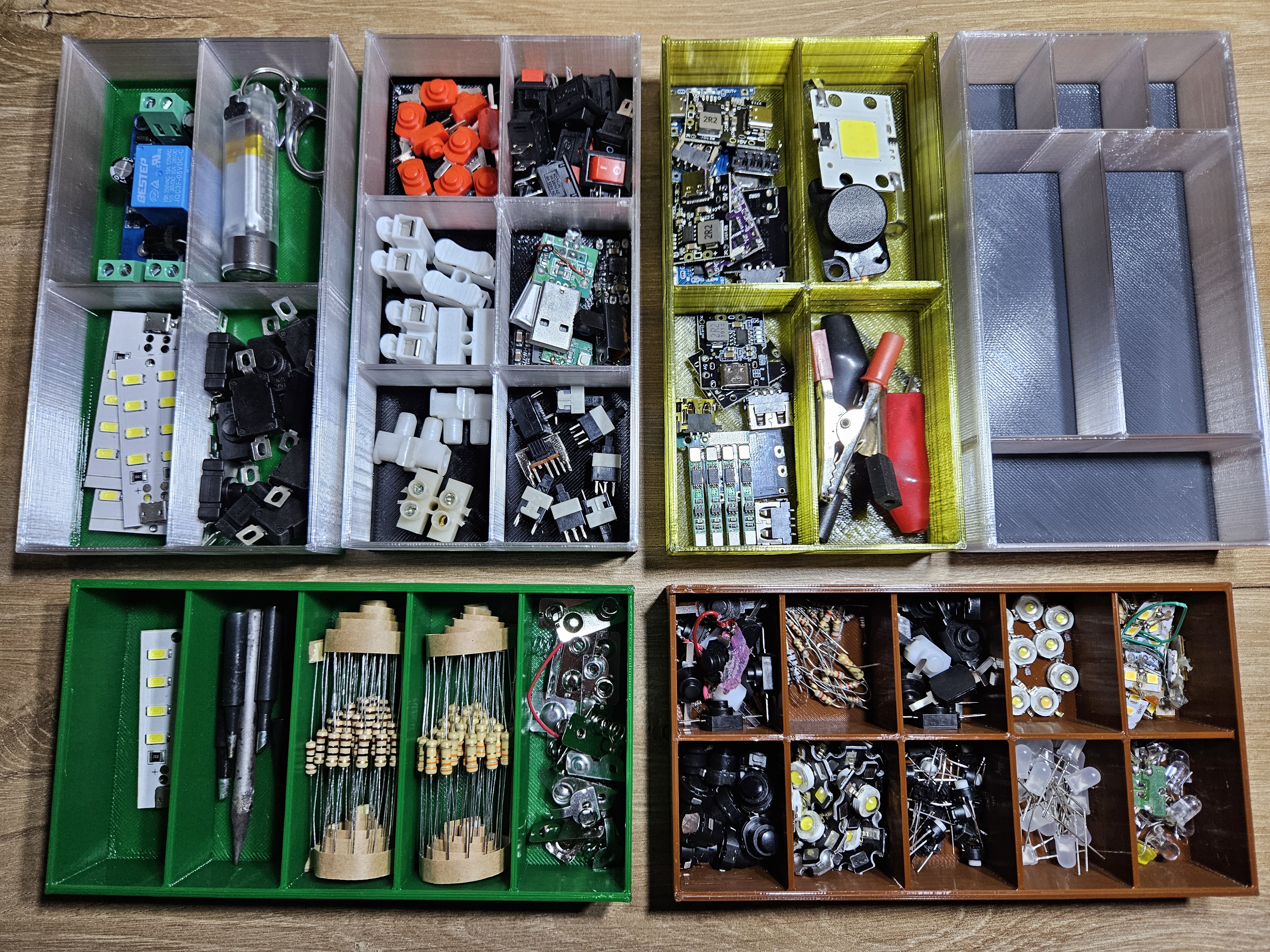 Set of organizers (boxes) for trinkets
