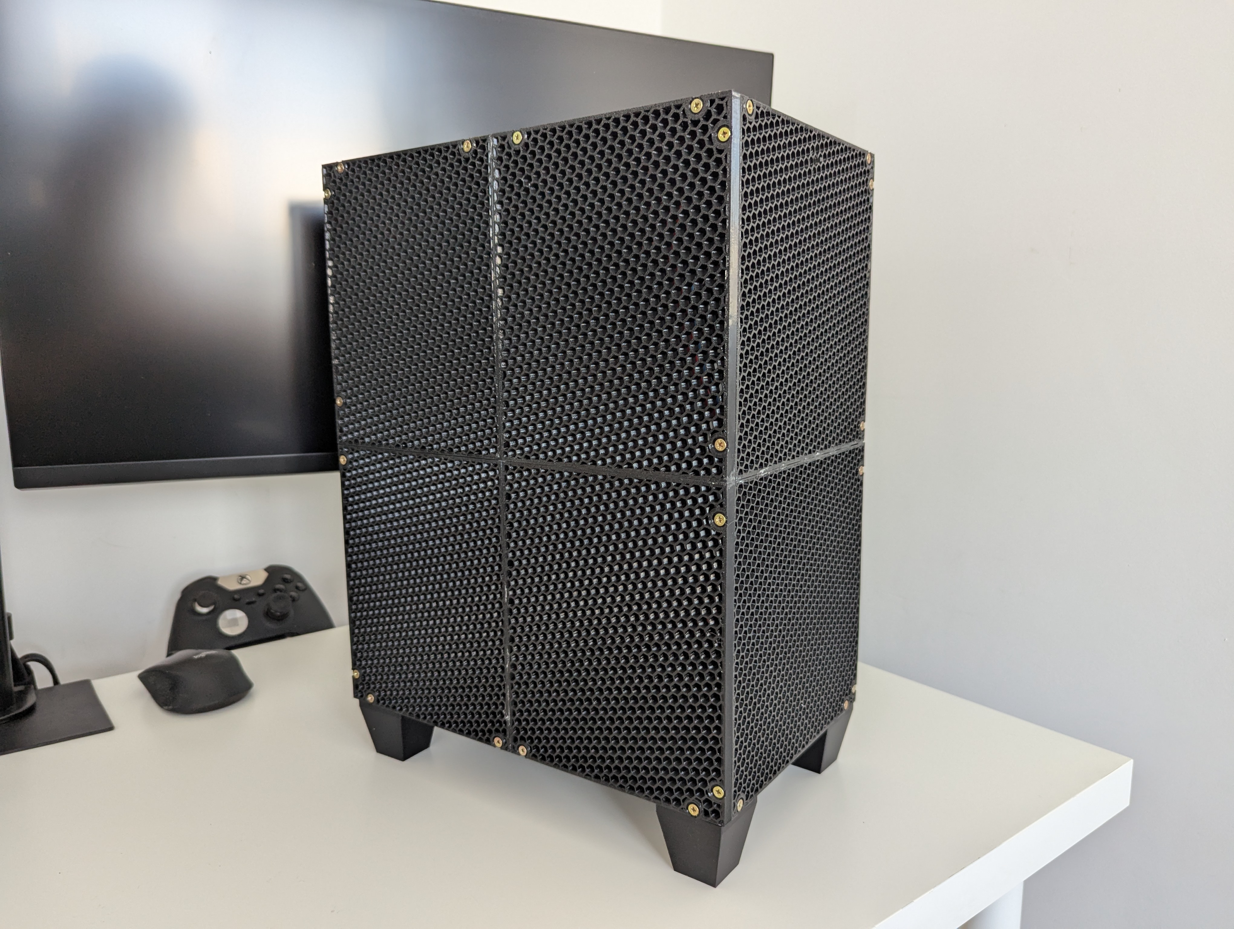 mATX PC CASE with ATX PSU, 260mm GPU and NO heat inserts
