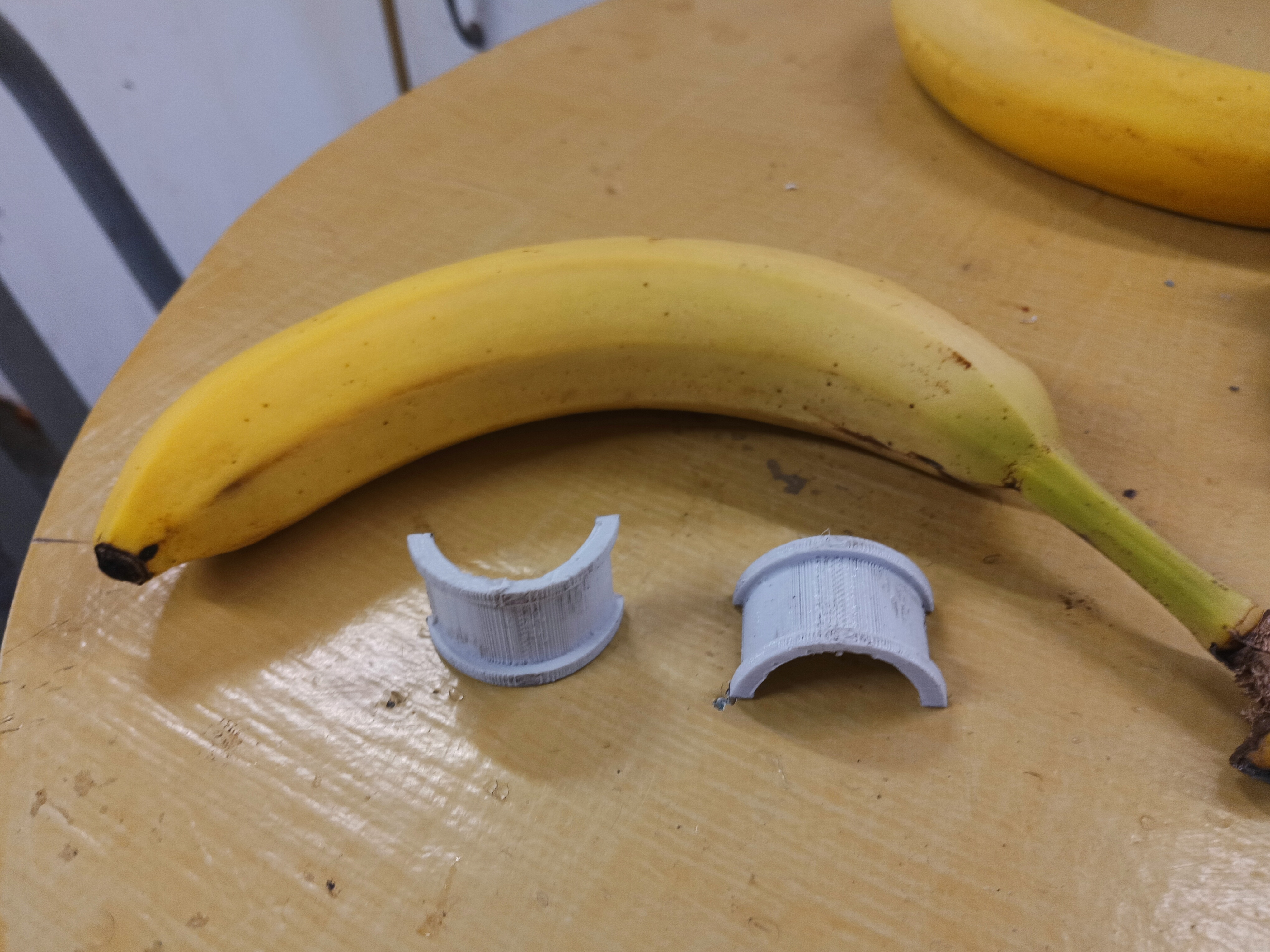 Spacer for light bracket on a bicycle seatpost