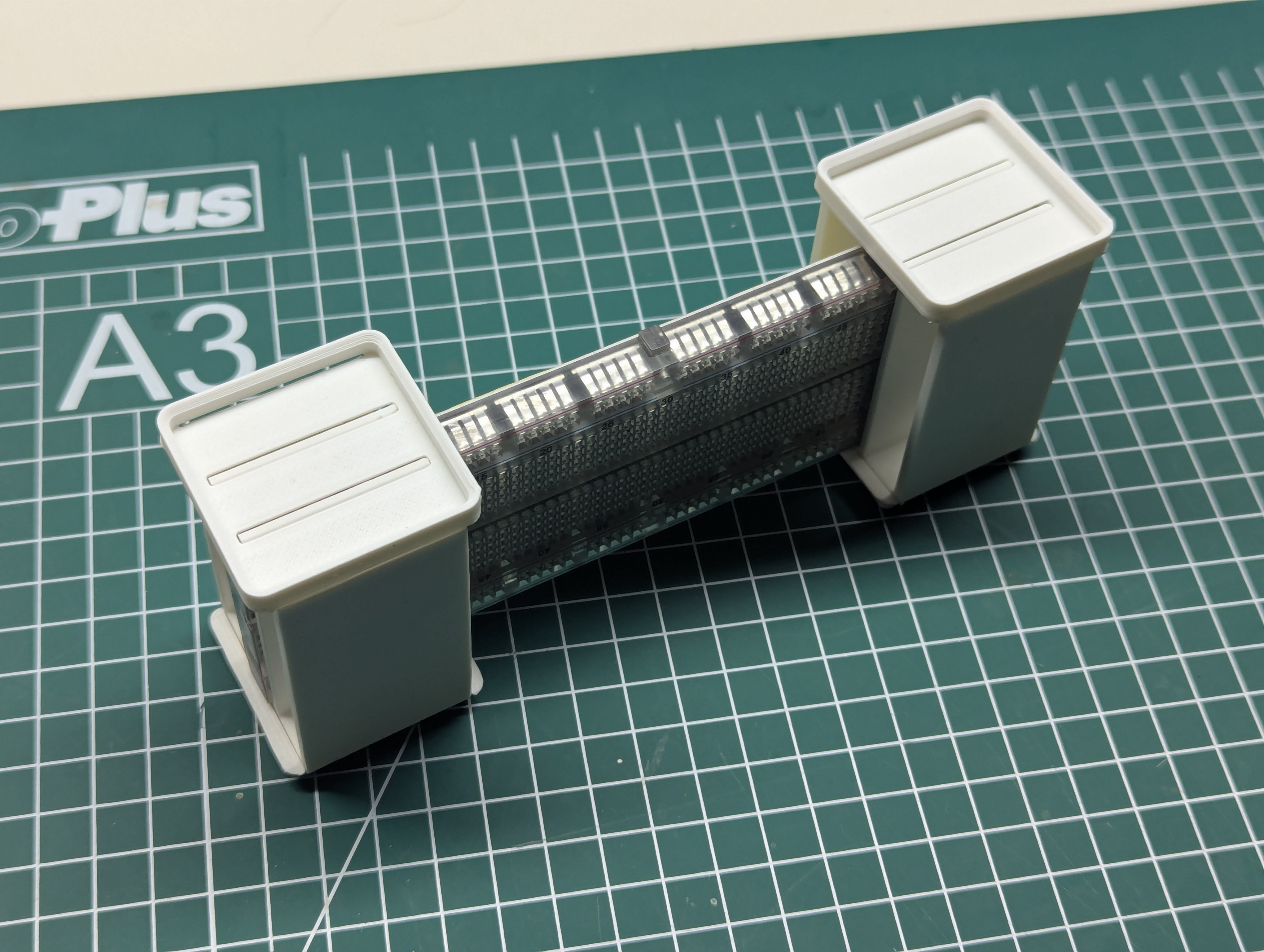 Miniatura 2 do modelo 3D Gridfinity Breadboard Holder Stackable 1x1x9U