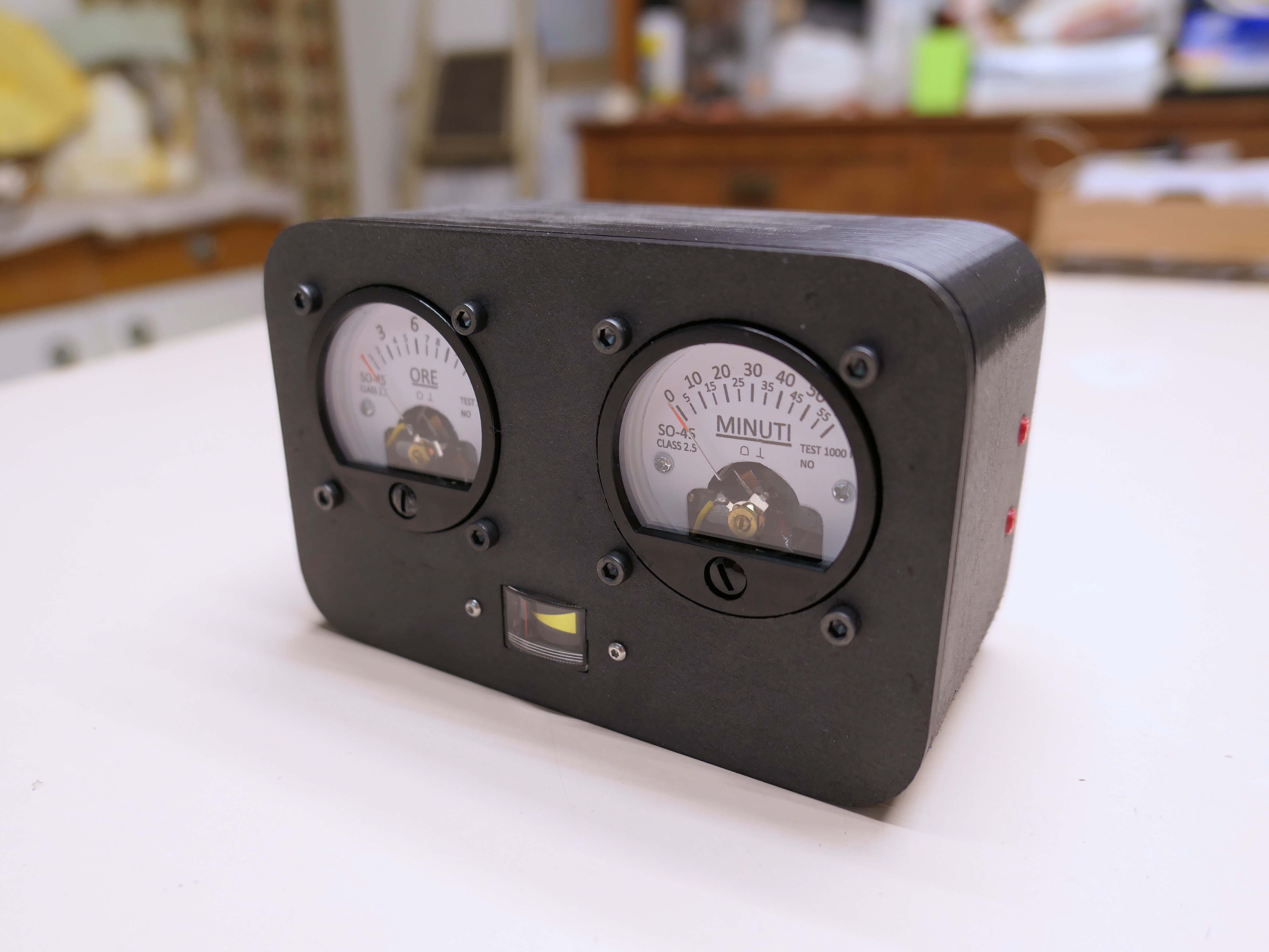 Floppy Voltmeter Clock — thumbnail 3